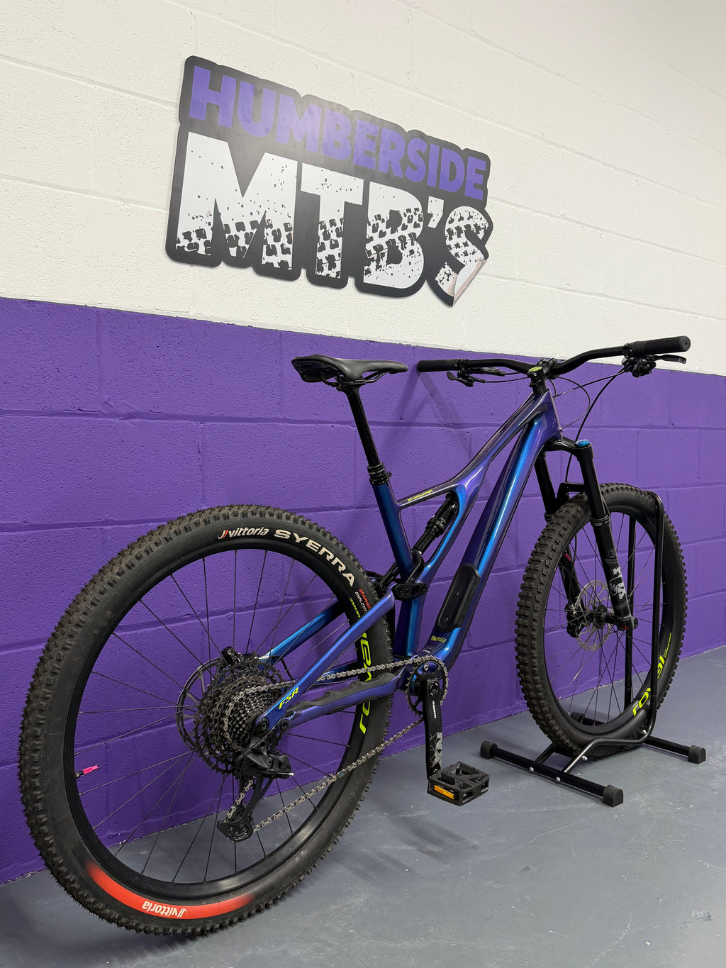 Large / 2019 Specialized StumpJumper Comp Carbon Full Suspension Mountain Bike / MTB