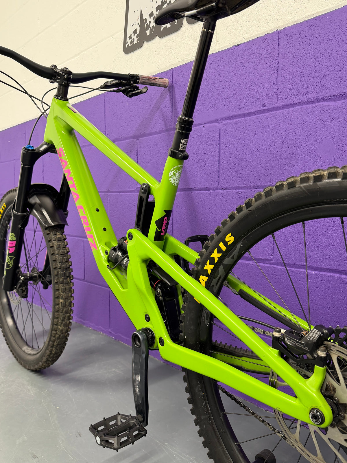 Large / 2022 Santa Cruz Nomad CS - Adder Green / MTB