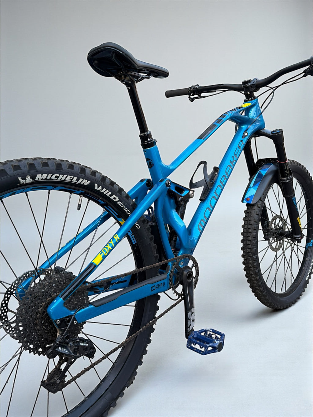 Medium / Mondraker Foxy Carbon R Full Suspension Mountain Bike / MTB / Rockshox
