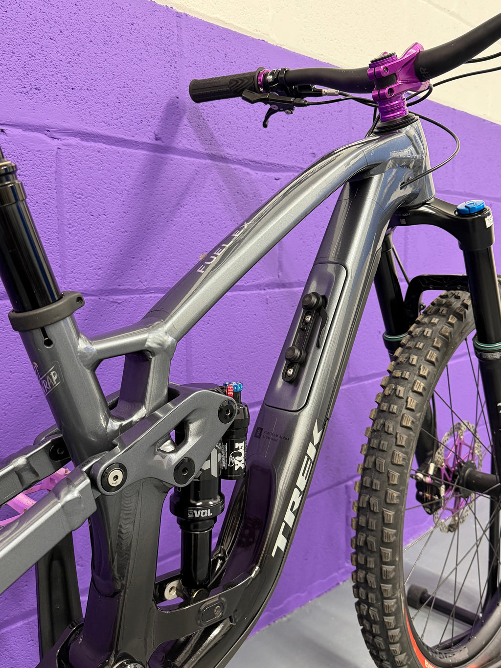 Small / 2023 Fuel EX 8 Gen 6 - UPGRADED Full Suspension Mountain Bike / MTB
