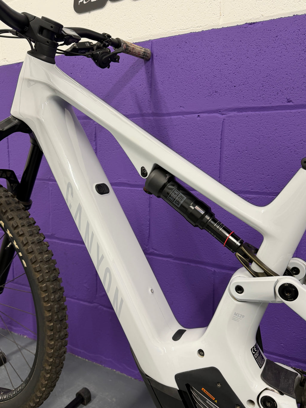 Large / 2024 Canyon Spectral ON CF7 Full Suspension Electric Mountain Bike / EMTB / MTB