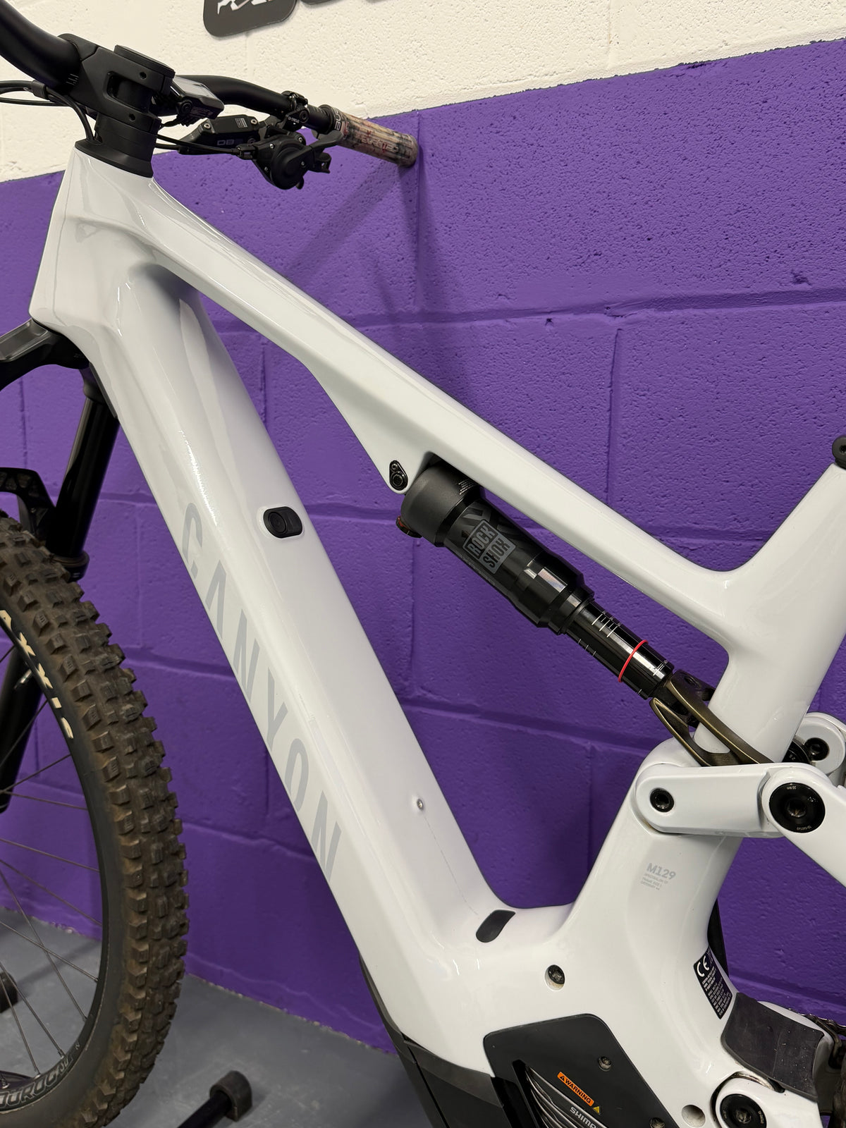 Large / 2024 Canyon Spectral ON CF7 Full Suspension Electric Mountain Bike / EMTB / MTB