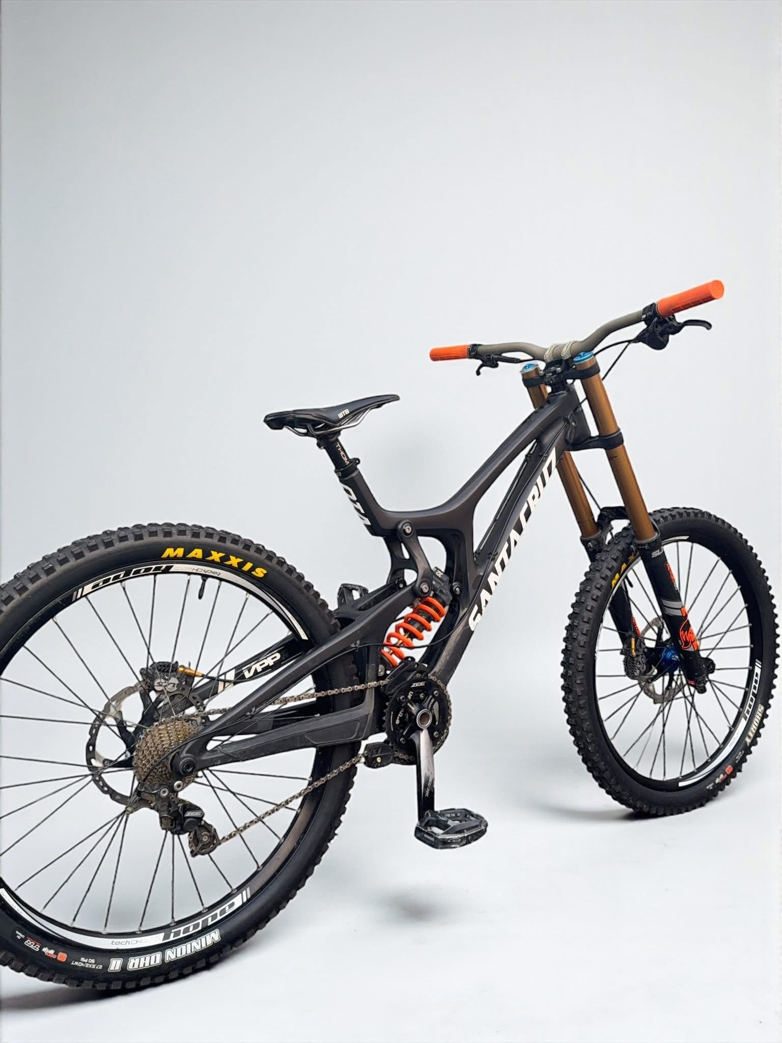Large - Santa Cruz V10 CC