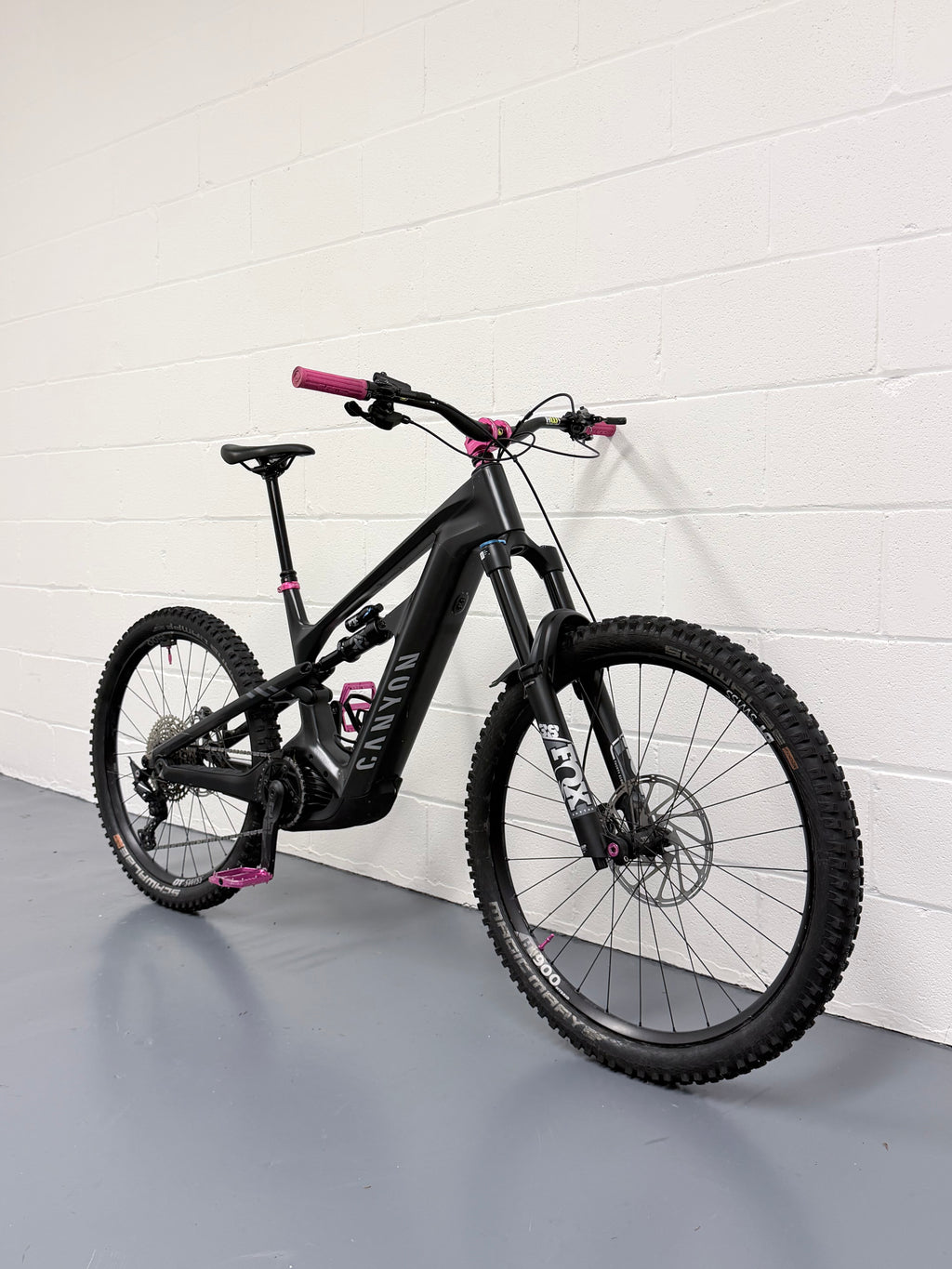 Large - 601 Miles - 2024 Canyon Strive: ON CFR Underdog