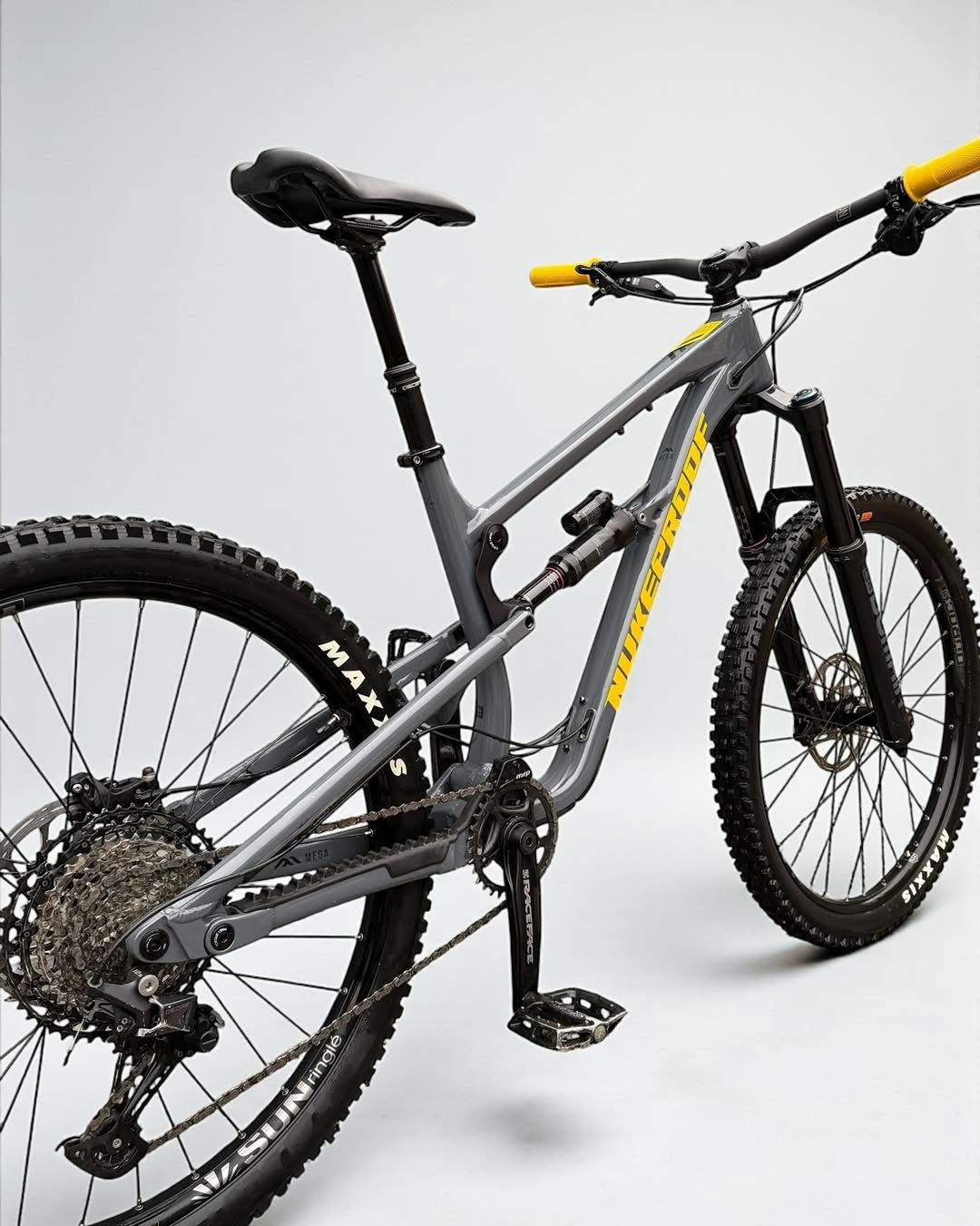 Large - Nukeproof Mega 290 Comp