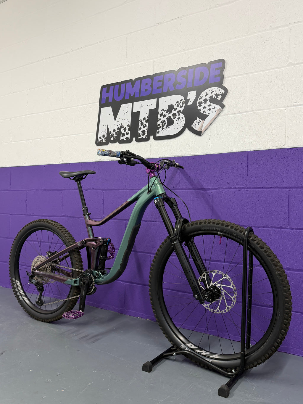 Medium / 2026 Giant Reign 2 / Upgraded - LIKE NEW