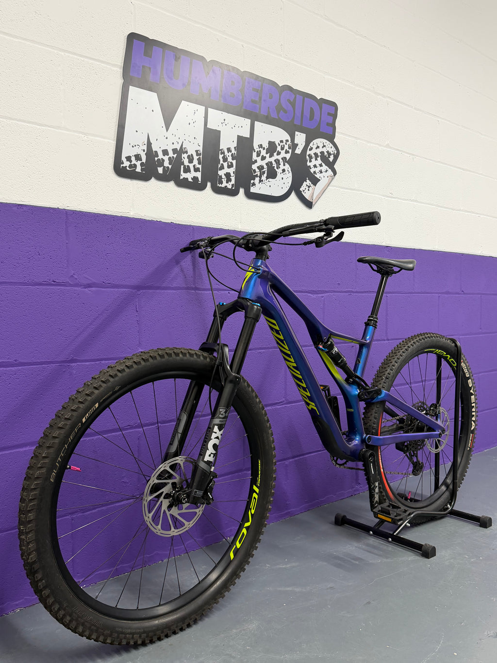 Large / 2019 Specialized StumpJumper Comp Carbon Full Suspension Mountain Bike / MTB