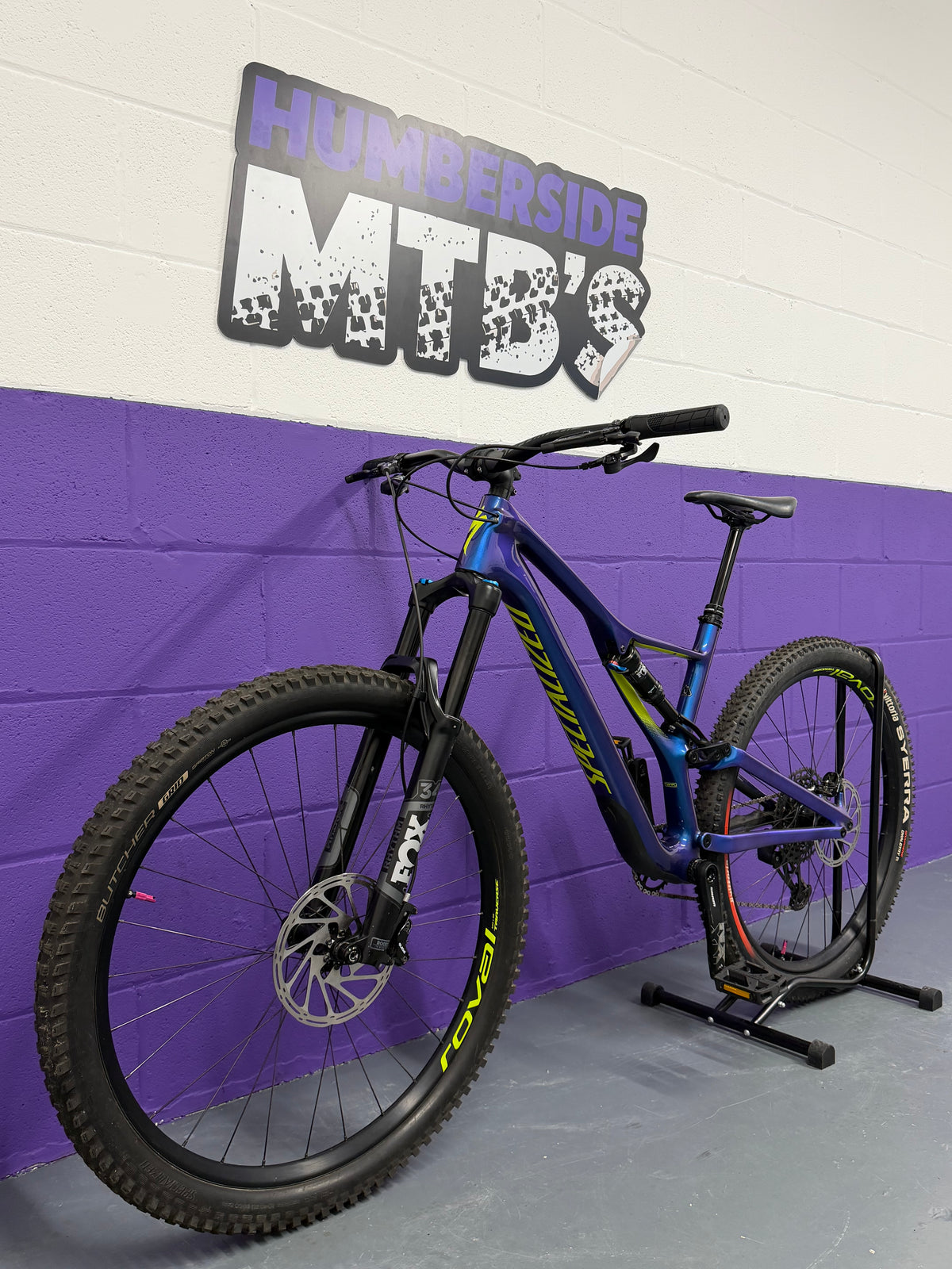 Large / 2019 Specialized StumpJumper Comp Carbon Full Suspension Mountain Bike / MTB