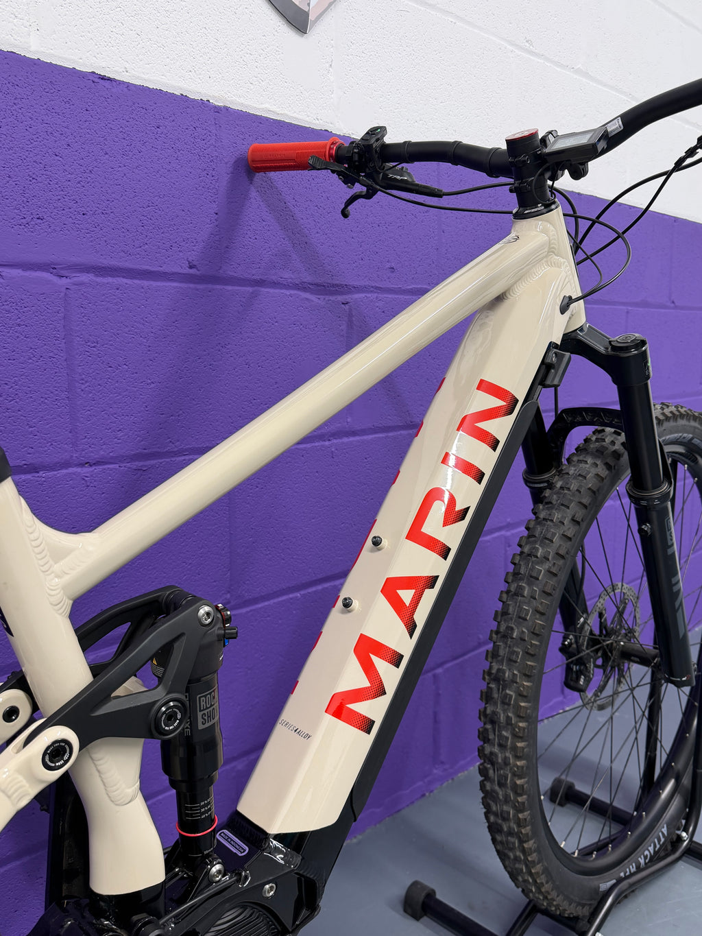 XL / 2024 Rift Zone E1 / EMTB / E-BIKE / MTB