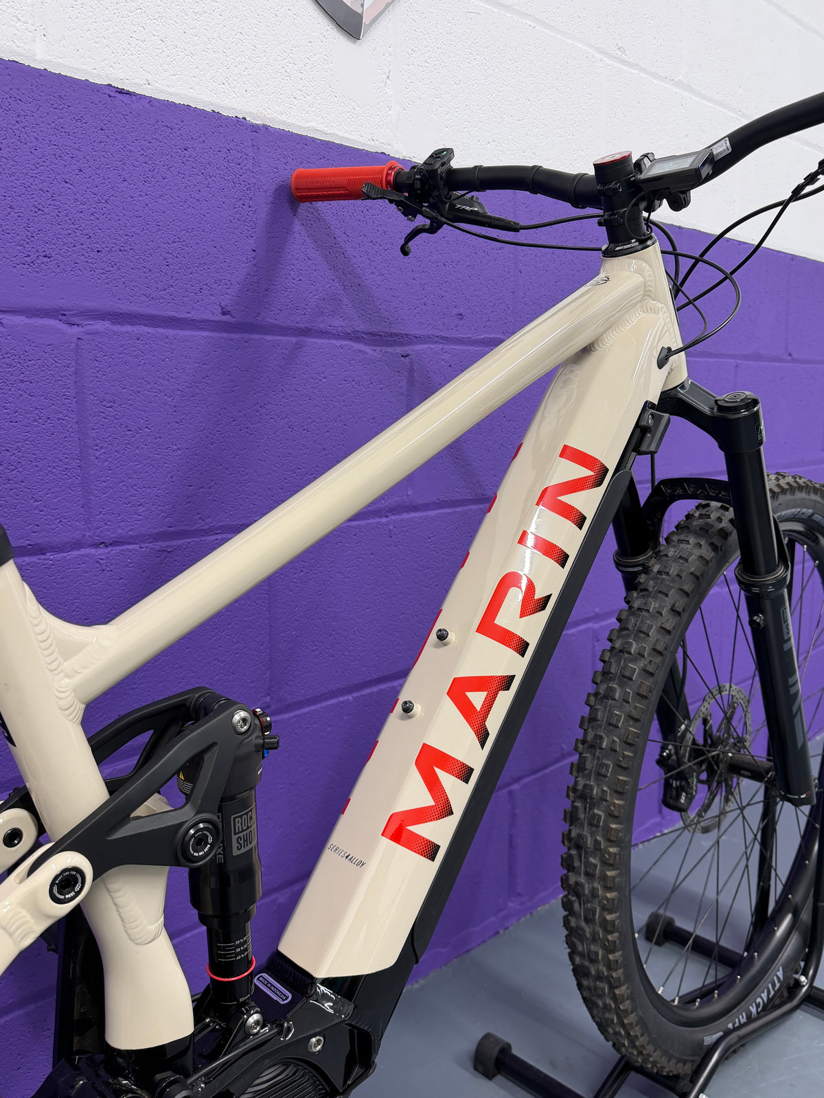 XL / 2024 Rift Zone E1 / EMTB / E-BIKE / MTB
