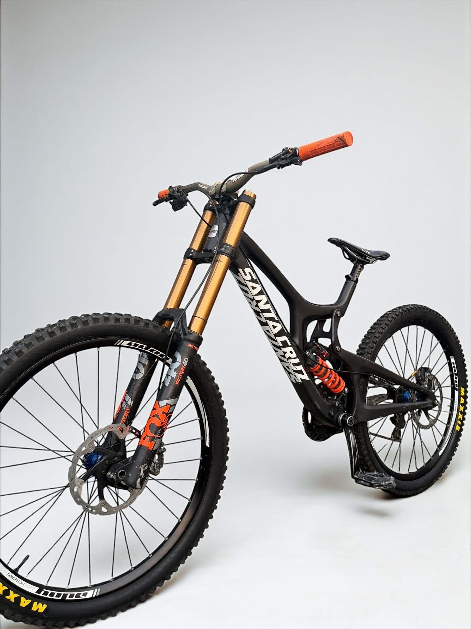 Large - Santa Cruz V10 CC