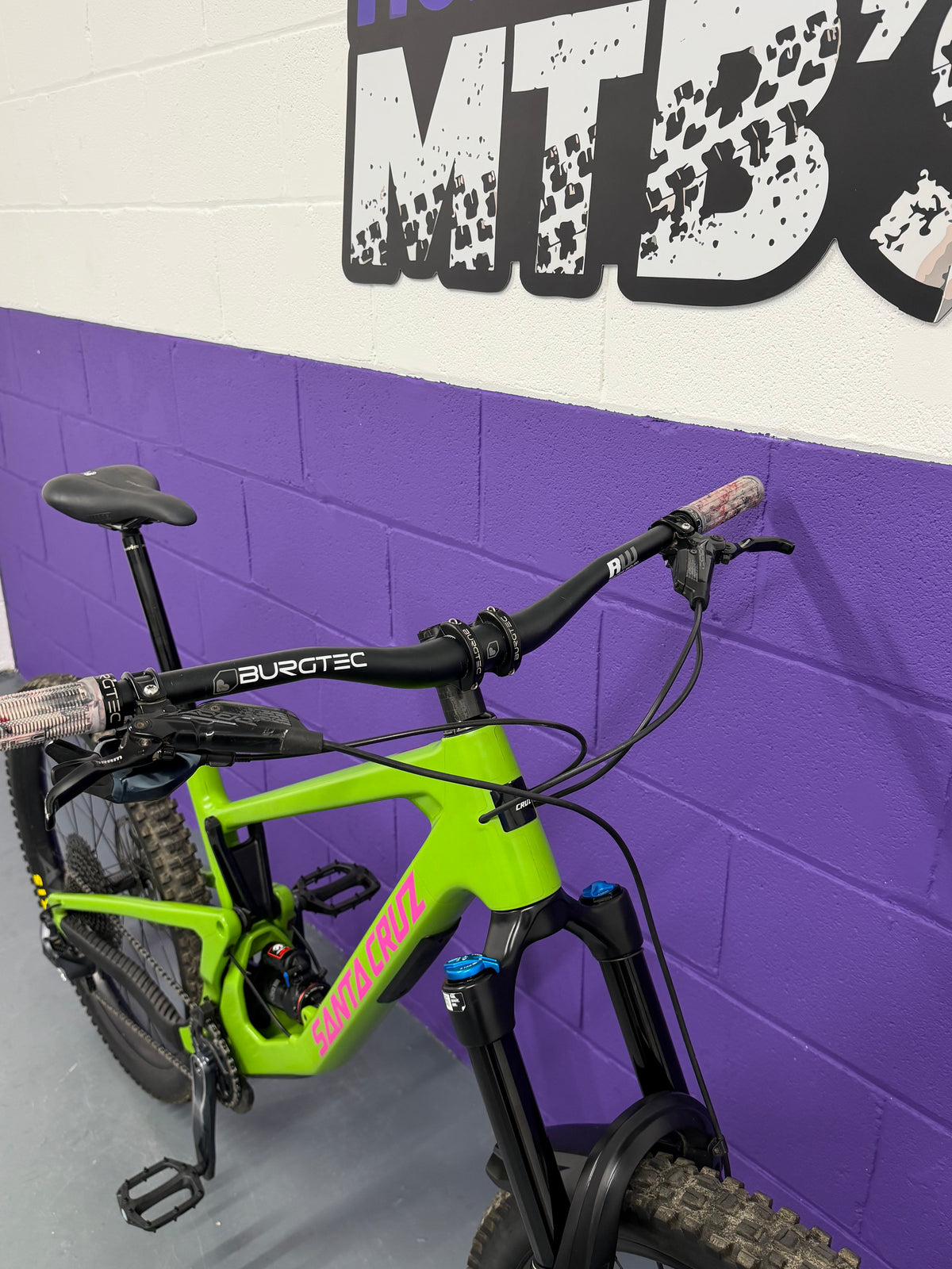 Large / 2022 Santa Cruz Nomad CS - Adder Green / MTB