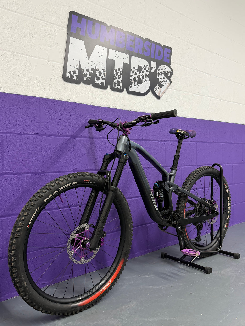 Small / 2023 Fuel EX 8 Gen 6 - UPGRADED Full Suspension Mountain Bike / MTB