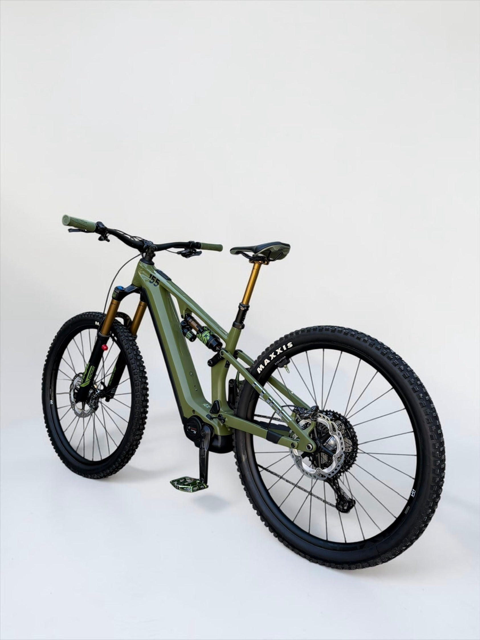 Medium - 452 Miles - Cube Stereo Hybrid One55 TM 750