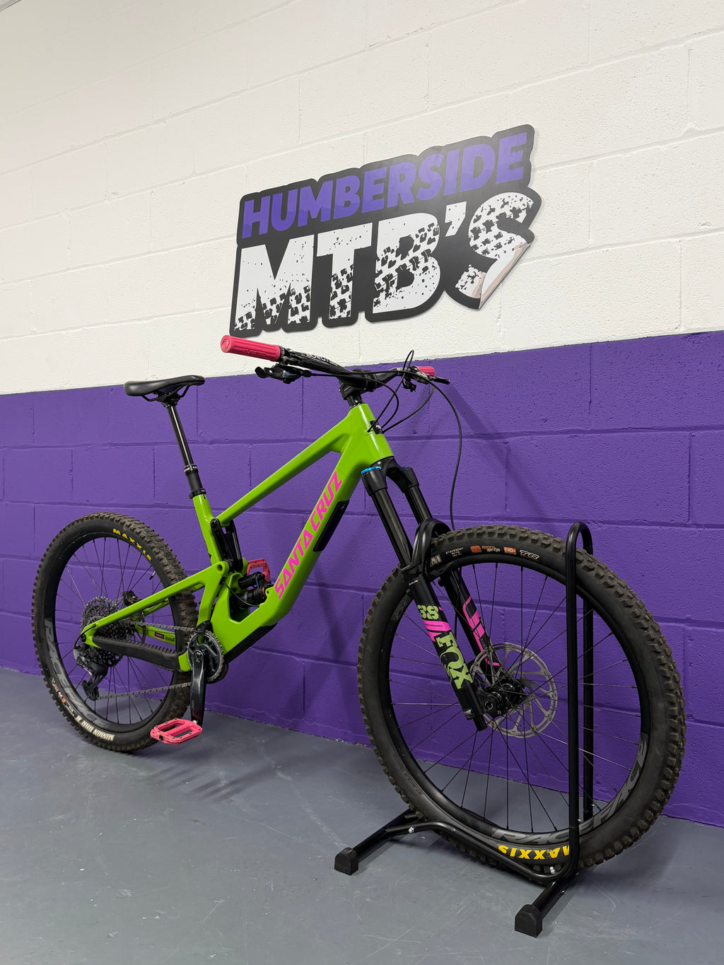 Large / Santa Cruz Nomad CS - Adder Green Full Suspension Mountain Bike / Burgtec / MTB