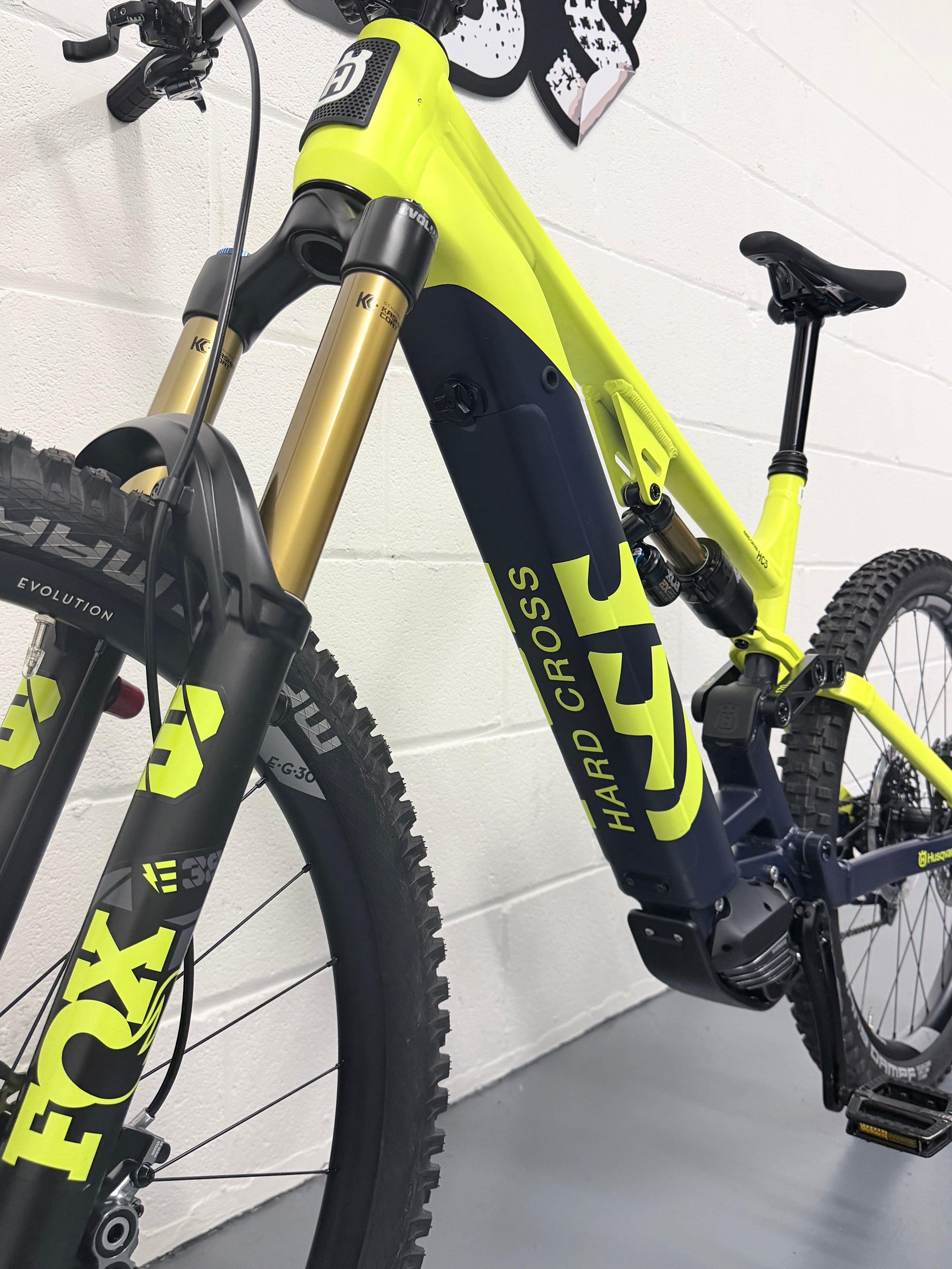 LARGE - 99 MILES! - HUSQVARNA HC5 FULL SUSPENSION ELECTRIC MOUNTAIN BIKE - EMTB - MTB