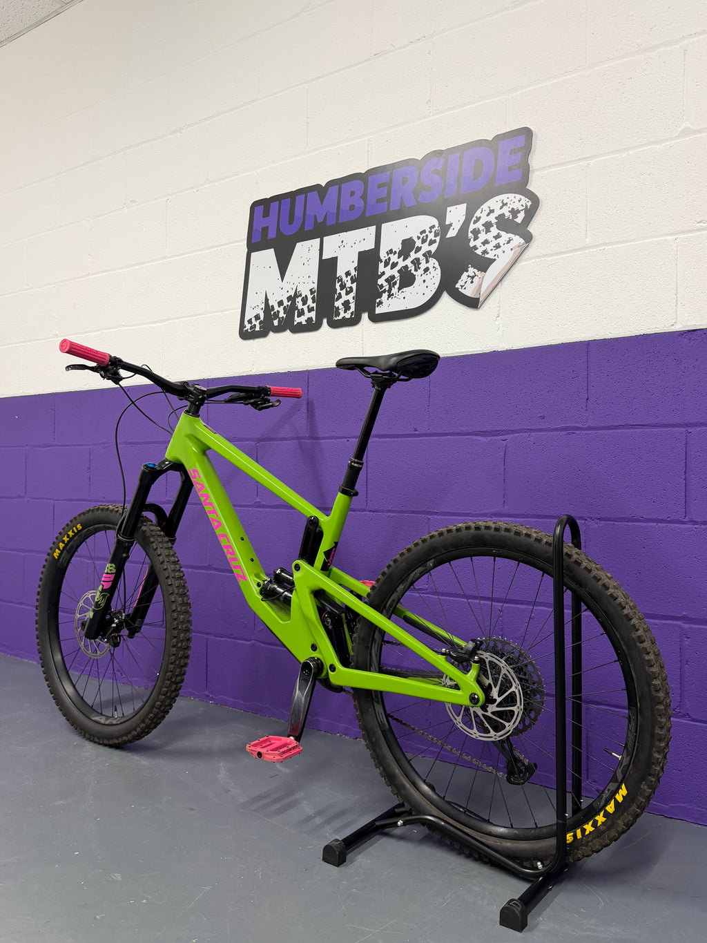 Large / Santa Cruz Nomad CS - Adder Green Full Suspension Mountain Bike / Burgtec / MTB