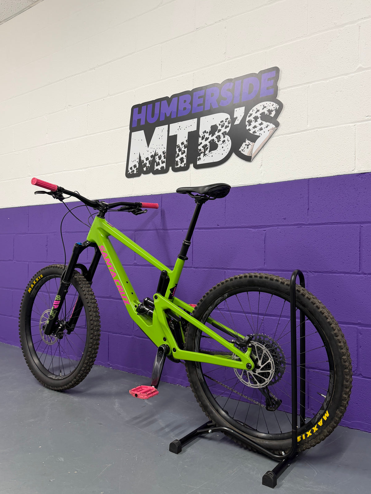 Large / Santa Cruz Nomad CS - Adder Green Full Suspension Mountain Bike / Burgtec / MTB