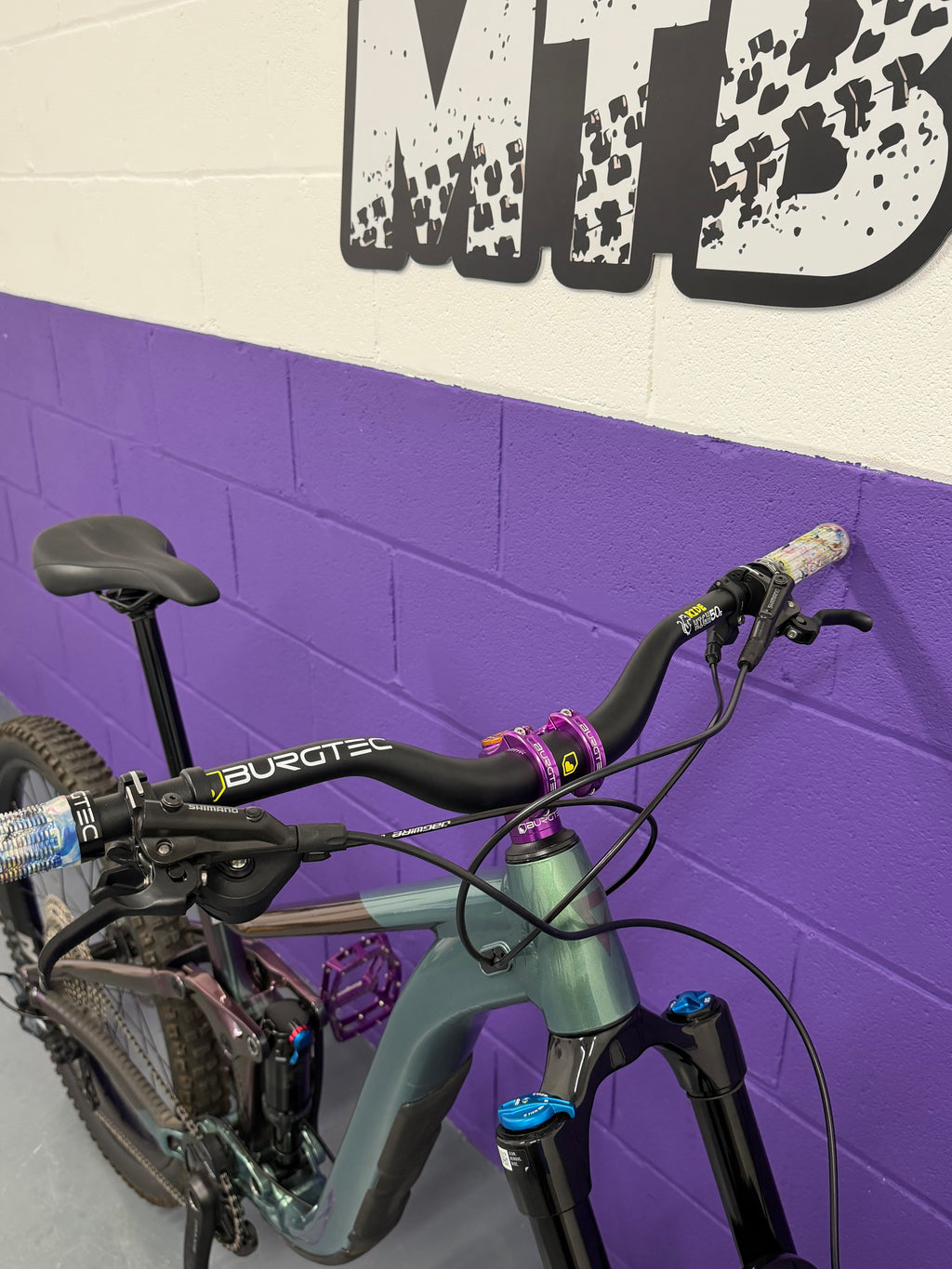 Medium / 2026 Giant Reign 2 / Upgraded - LIKE NEW