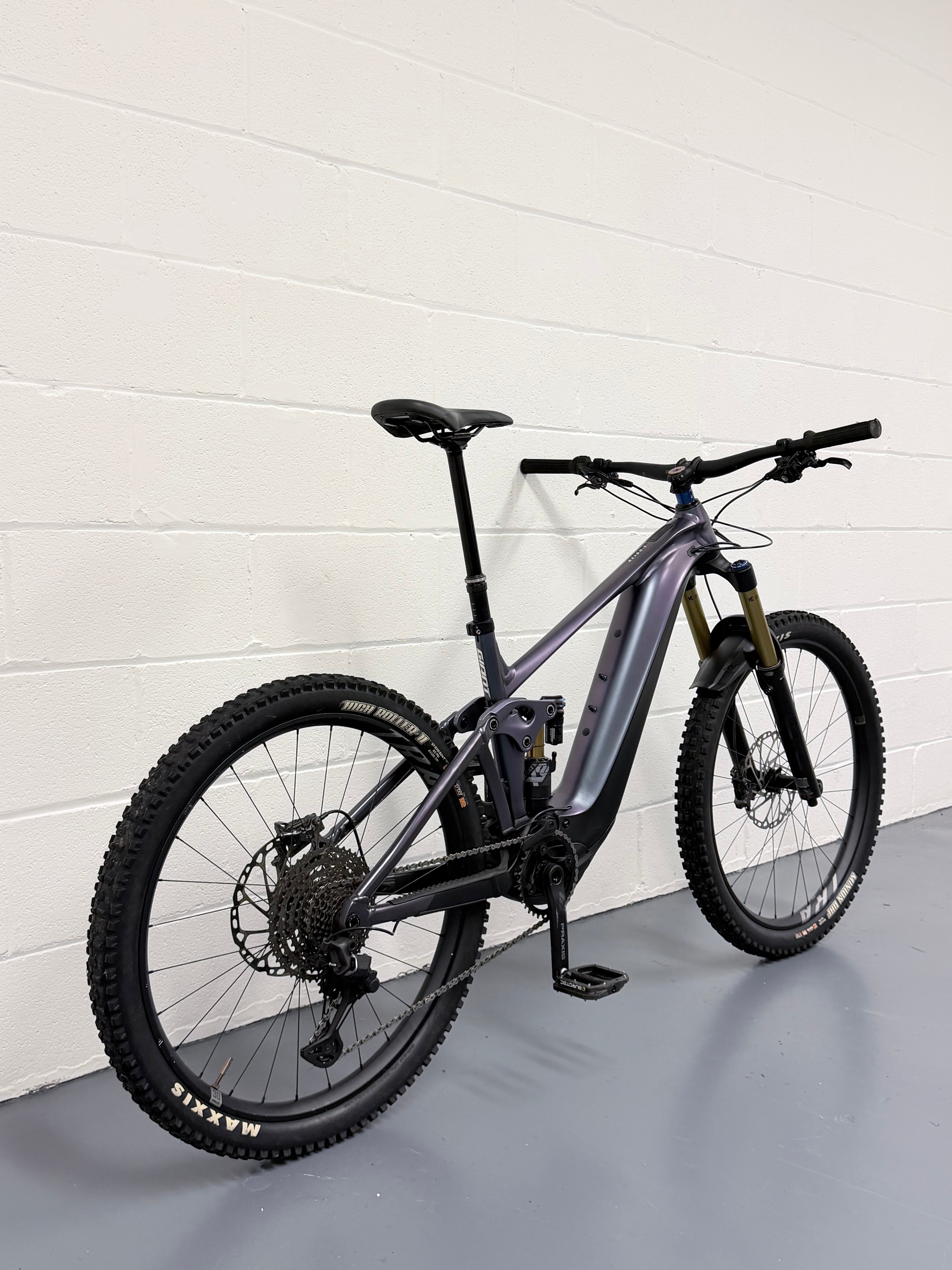 Large - 357 Miles - Giant Reign E+1