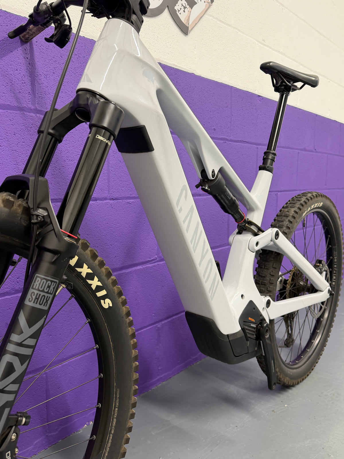 Large / 2024 Canyon Spectral ON CF7 Full Suspension Electric Mountain Bike / EMTB / MTB