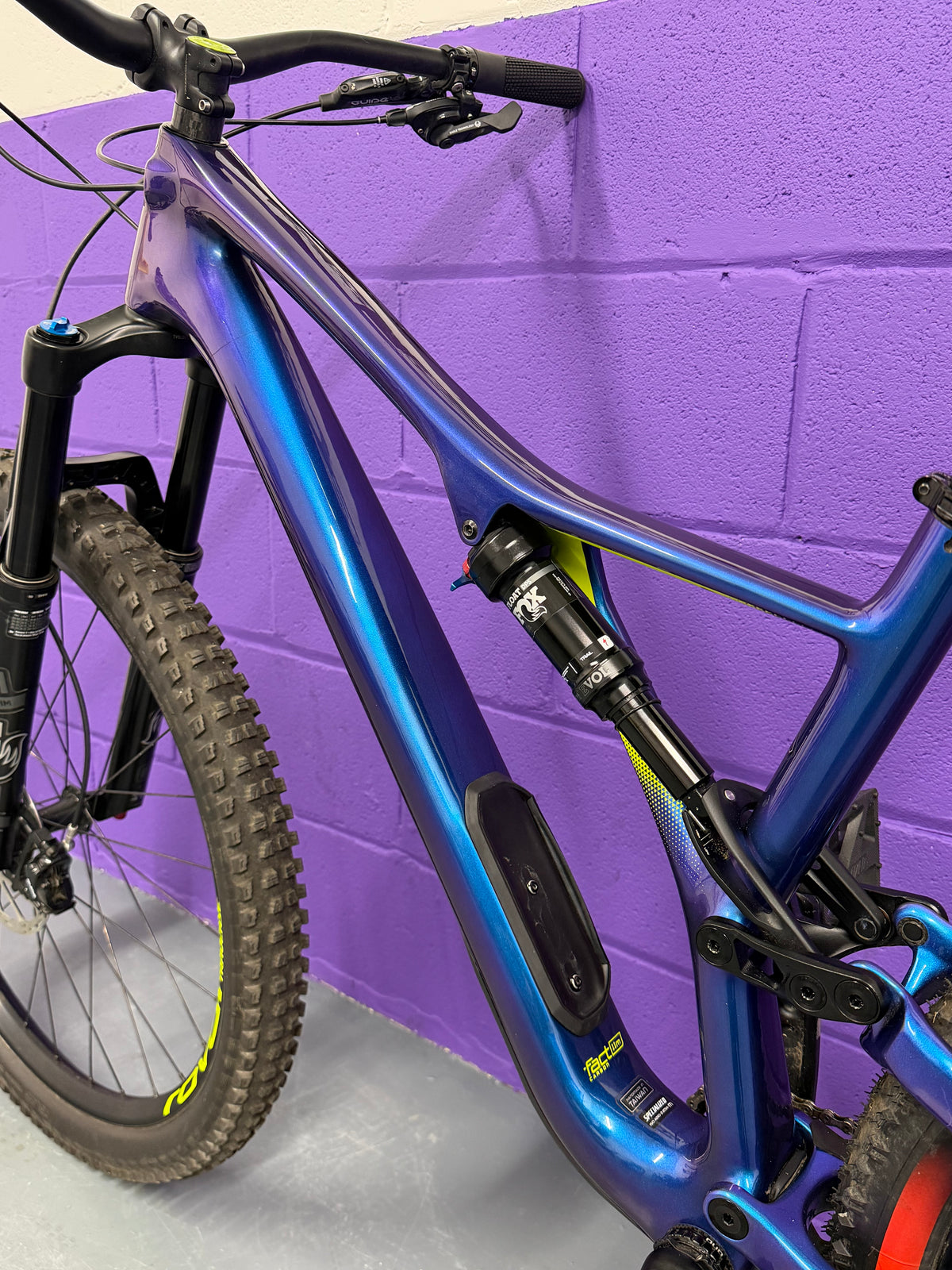 Large / 2019 Specialized StumpJumper Comp Carbon Full Suspension Mountain Bike / MTB