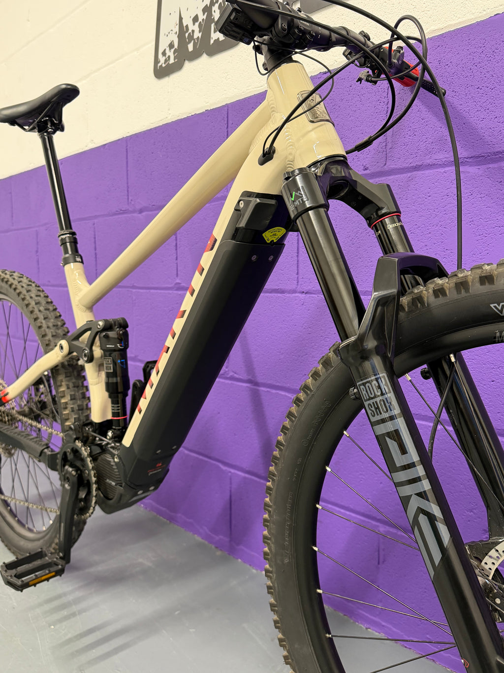 XL / 2024 Rift Zone E1 / EMTB / E-BIKE / MTB