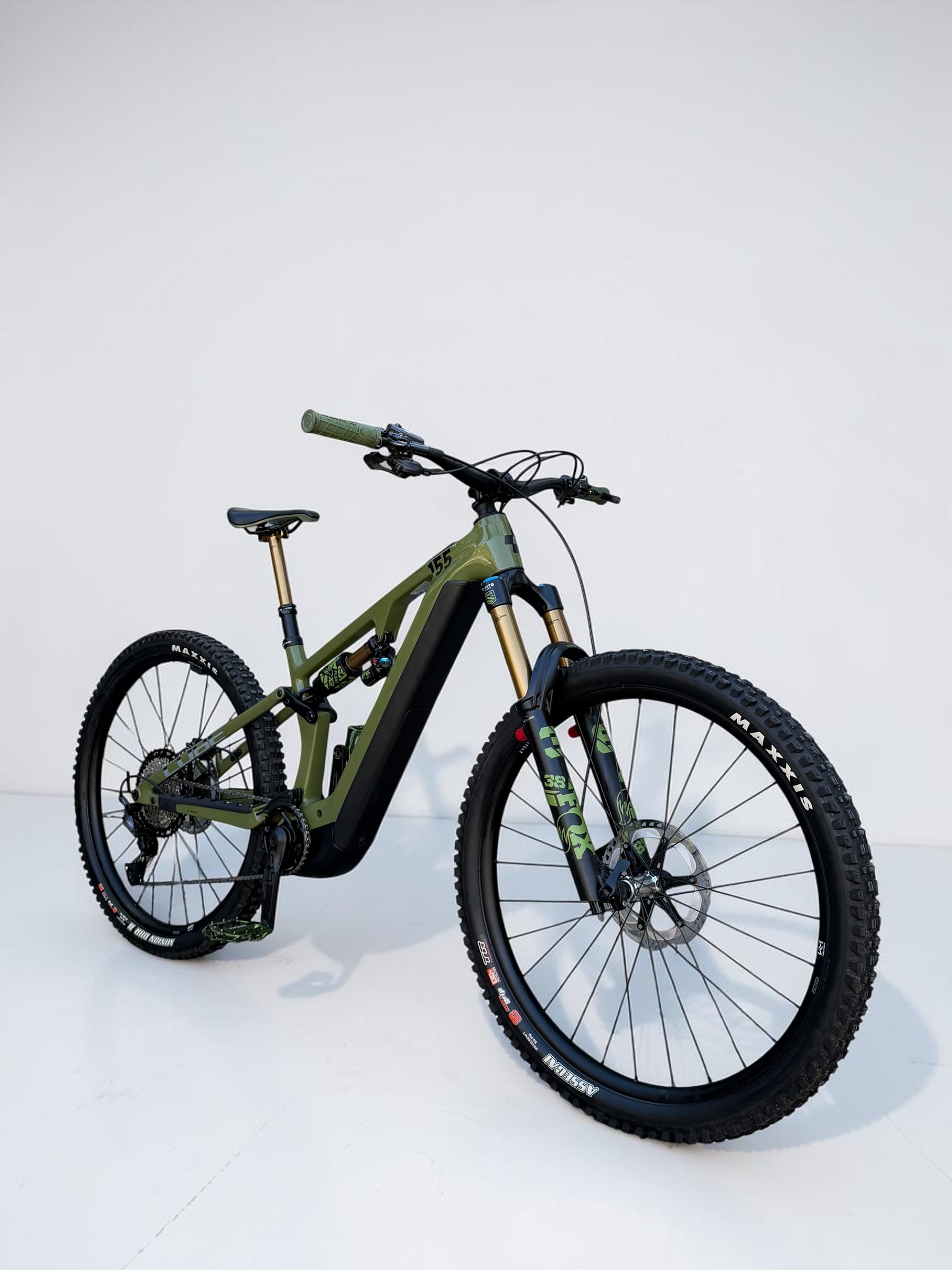 Medium - 452 Miles - Cube Stereo Hybrid One55 TM 750