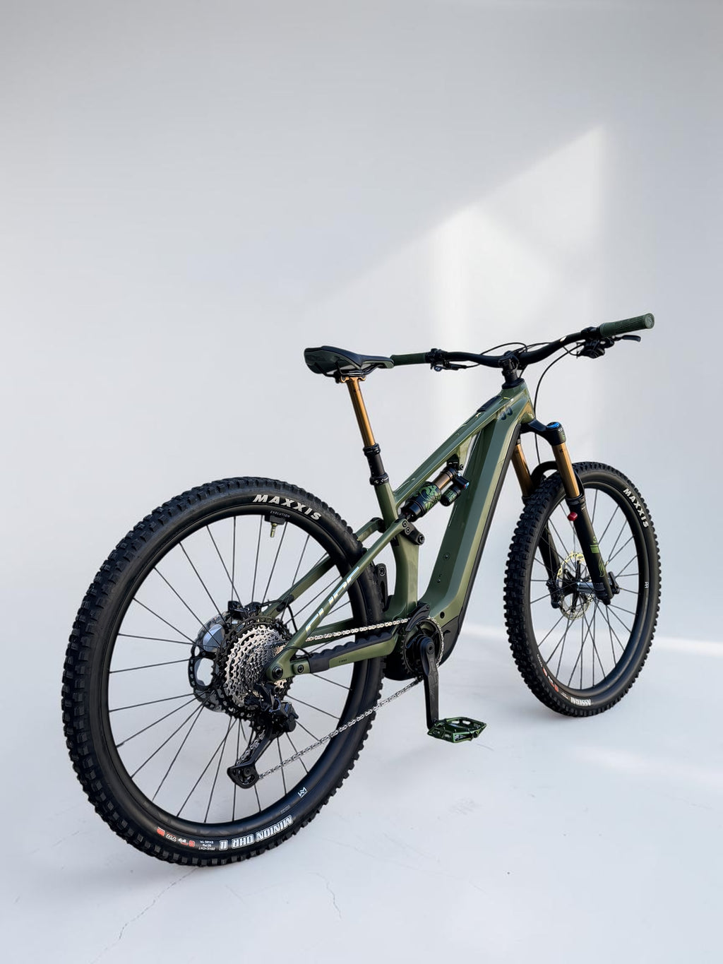 Medium - 452 Miles - Cube Stereo Hybrid One55 TM 750