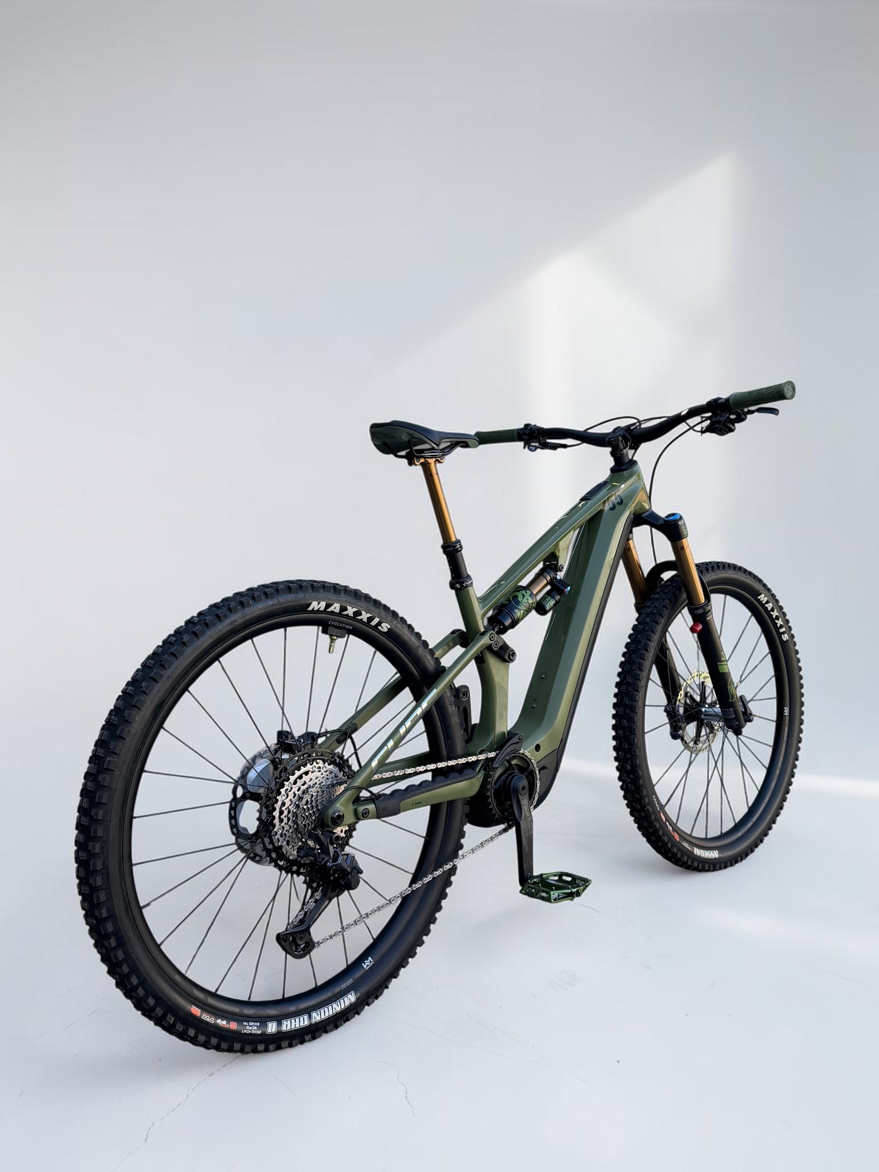 Medium - 452 Miles - Cube Stereo Hybrid One55 TM 750