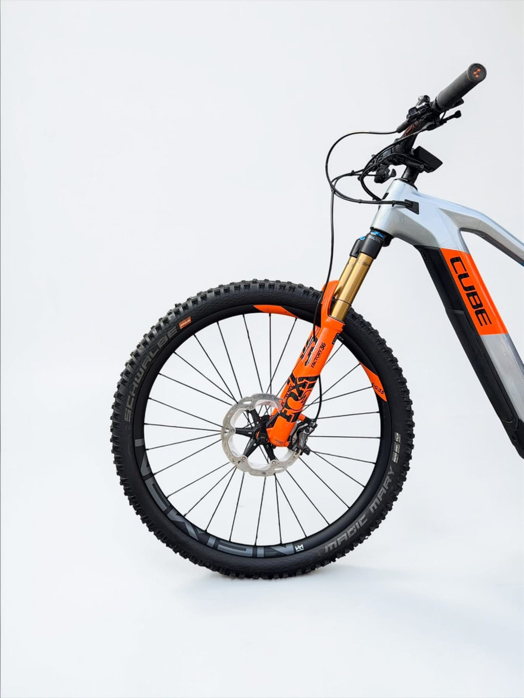 Large - 314 Miles - Cube Stereo Hybrid 140 Action Team
