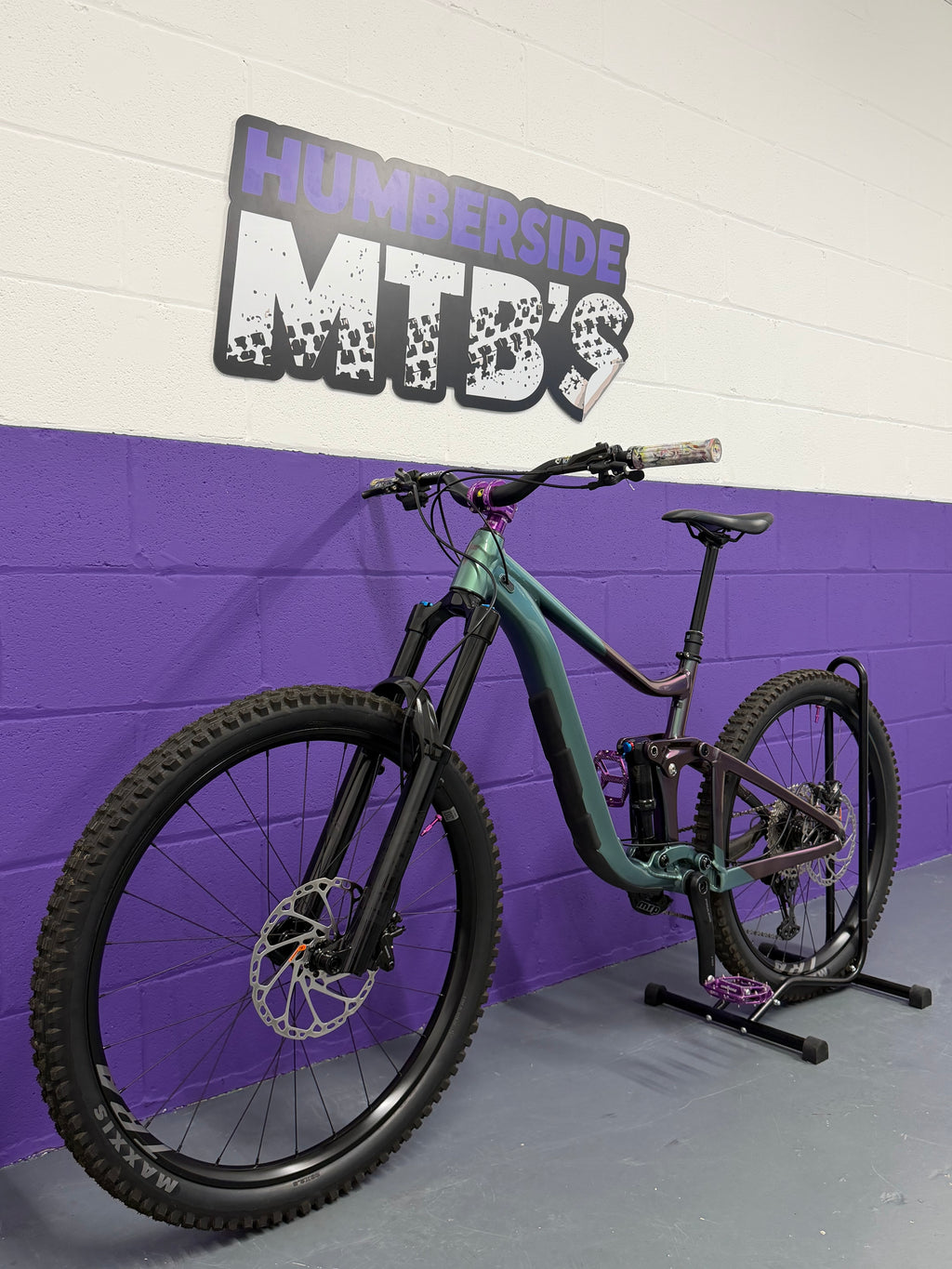 Medium / 2026 Giant Reign 2 / Upgraded - LIKE NEW