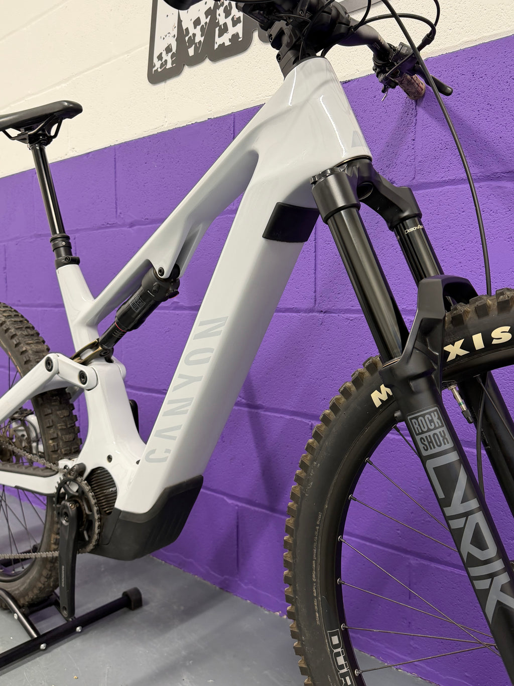 Large / 2024 Canyon Spectral ON CF7 Full Suspension Electric Mountain Bike / EMTB / MTB