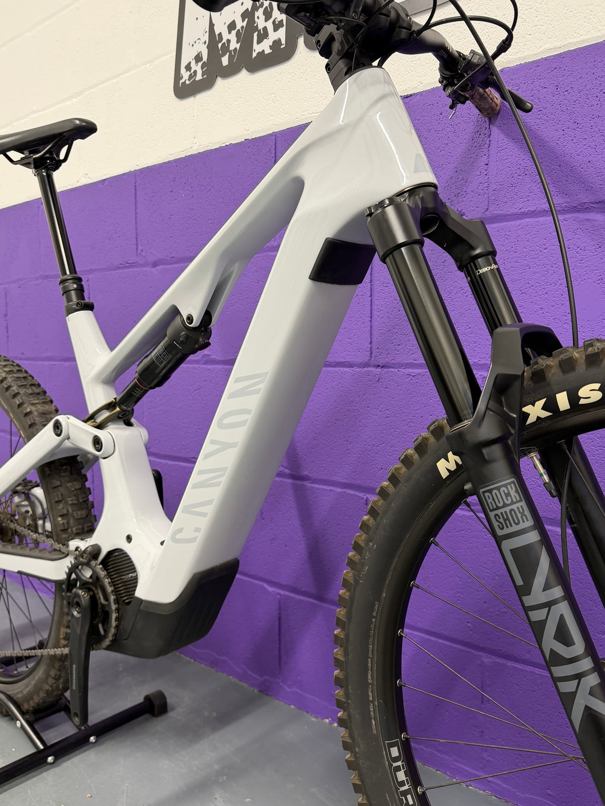 Large / 2024 Canyon Spectral ON CF7 Full Suspension Electric Mountain Bike / EMTB / MTB