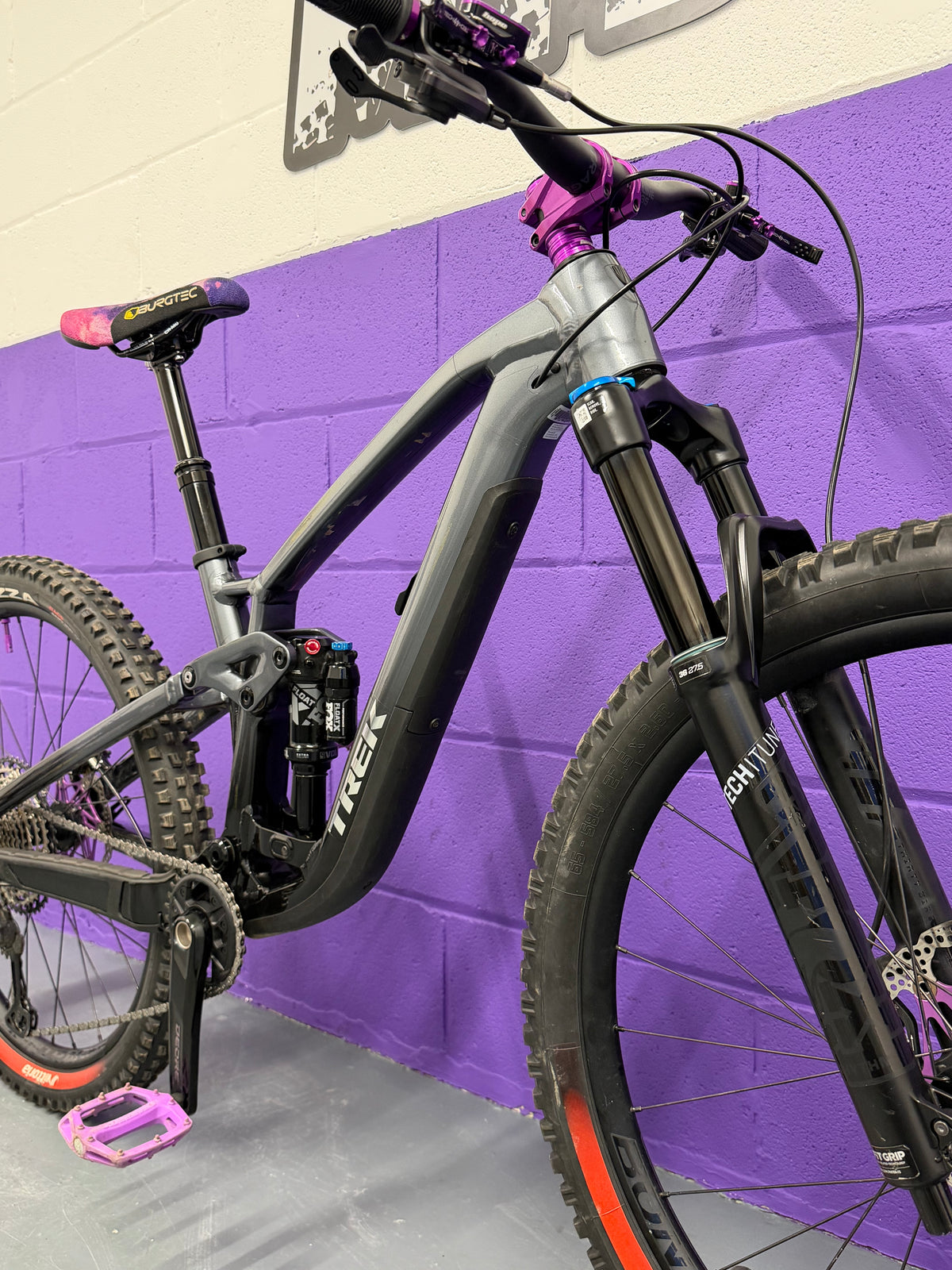 Small / 2023 Fuel EX 8 Gen 6 - UPGRADED Full Suspension Mountain Bike / MTB