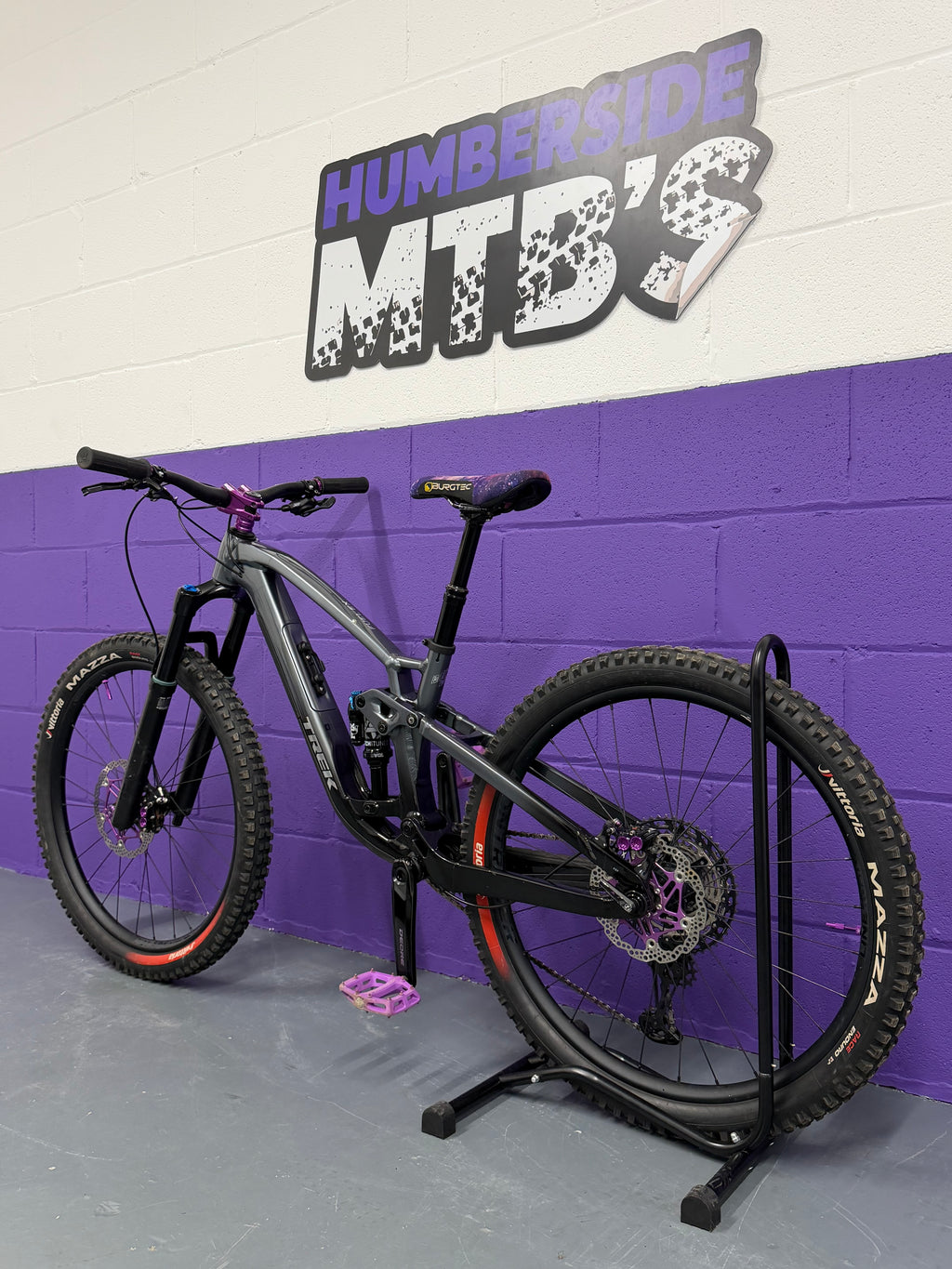 Small / 2023 Fuel EX 8 Gen 6 - UPGRADED Full Suspension Mountain Bike / MTB