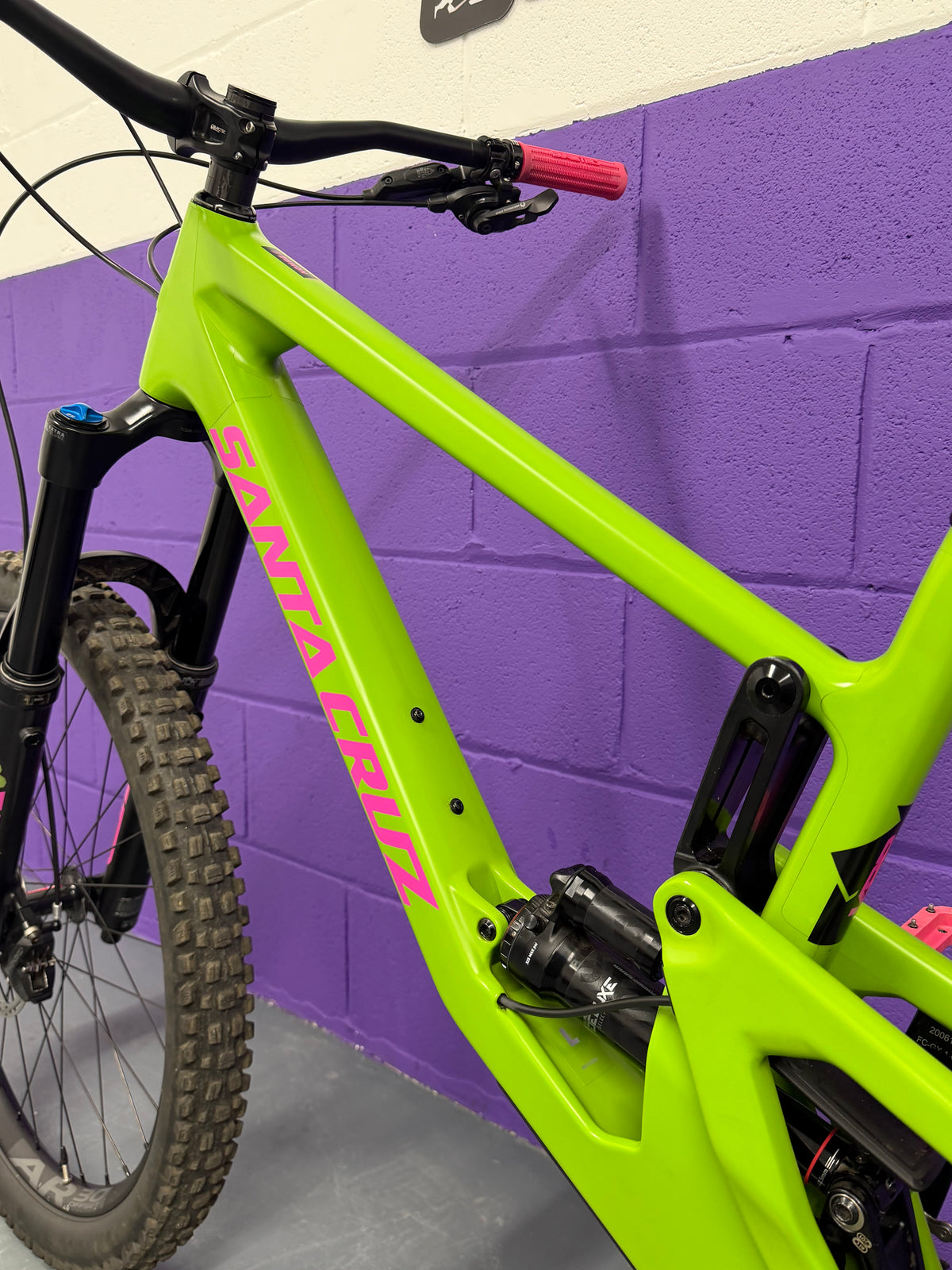 Large / Santa Cruz Nomad CS - Adder Green Full Suspension Mountain Bike / Burgtec / MTB