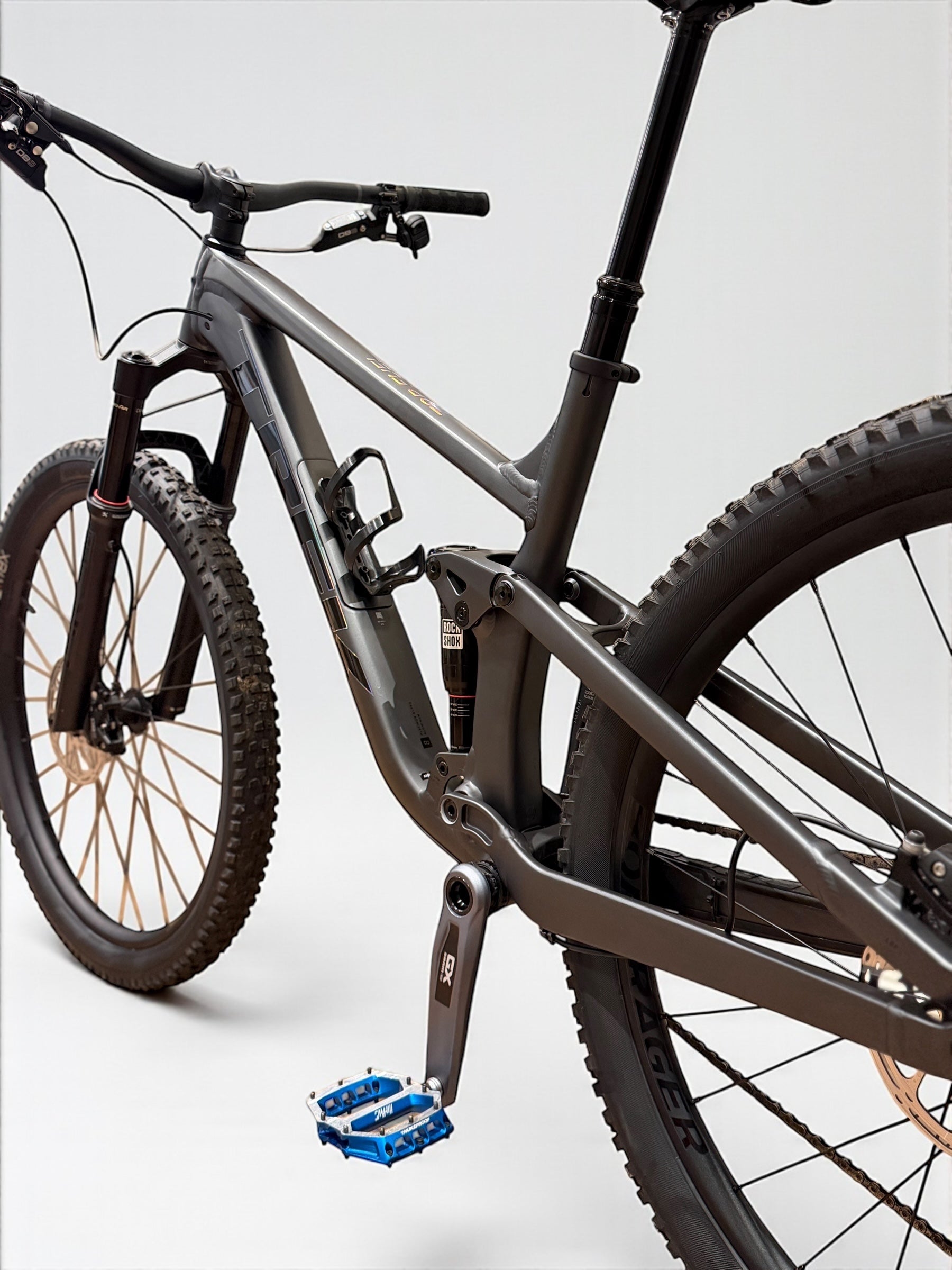 Large / Trek Top Fuel 8 GX AXE Full Suspension Mountain Bike / SRAM GX AXE / MTB