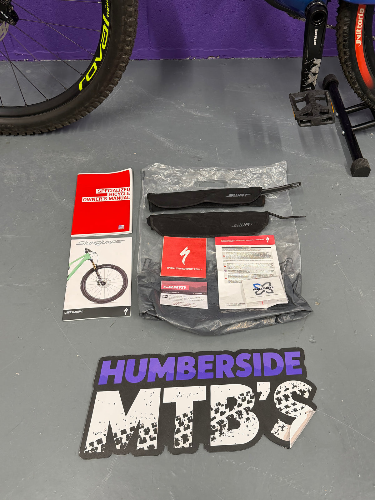 Large / 2019 Specialized StumpJumper Comp Carbon Full Suspension Mountain Bike / MTB