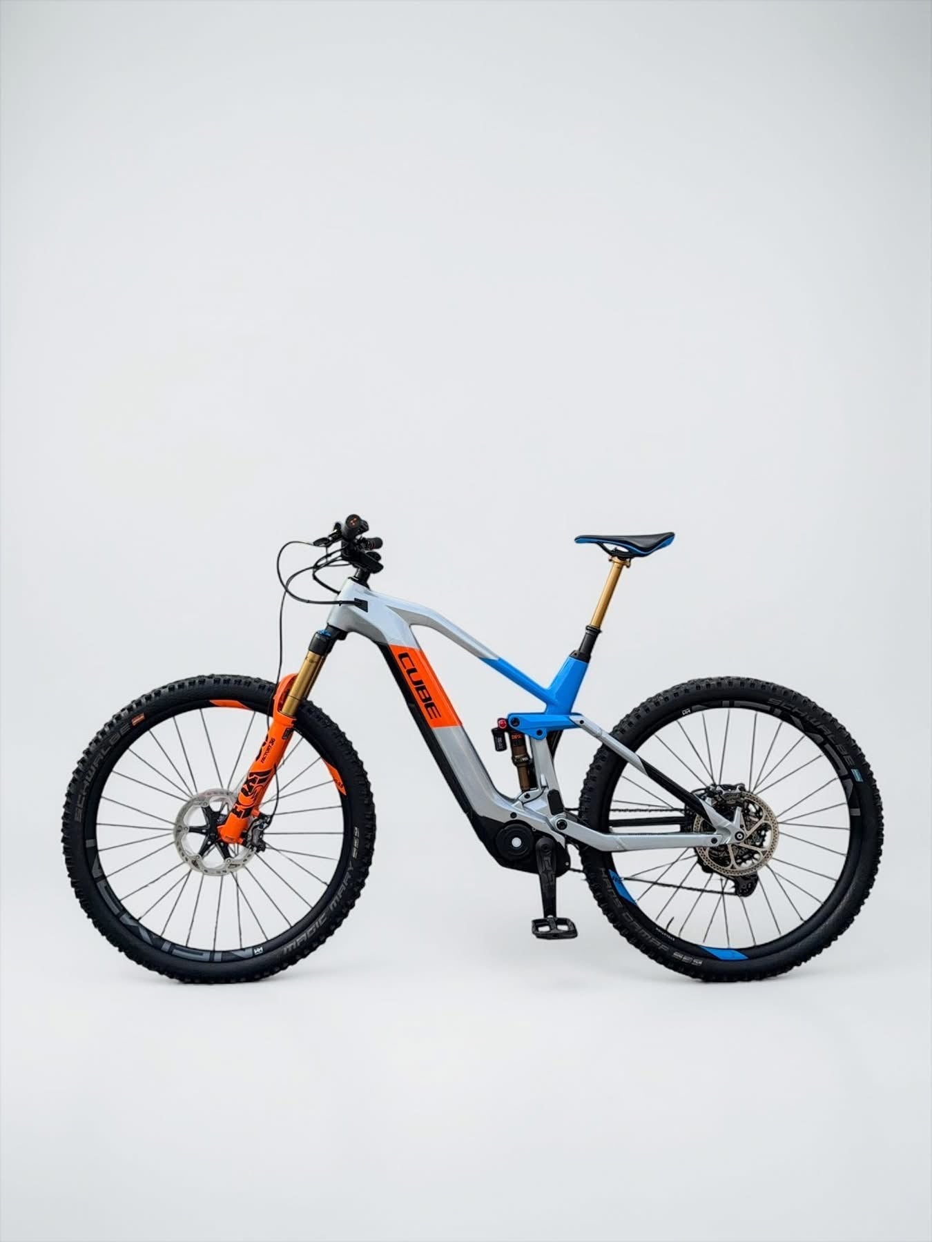 Large - 314 Miles - Cube Stereo Hybrid 140 Action Team