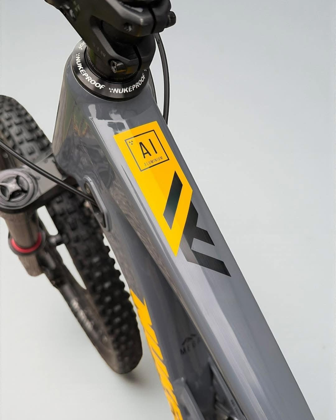 Large - Nukeproof Mega 290 Comp