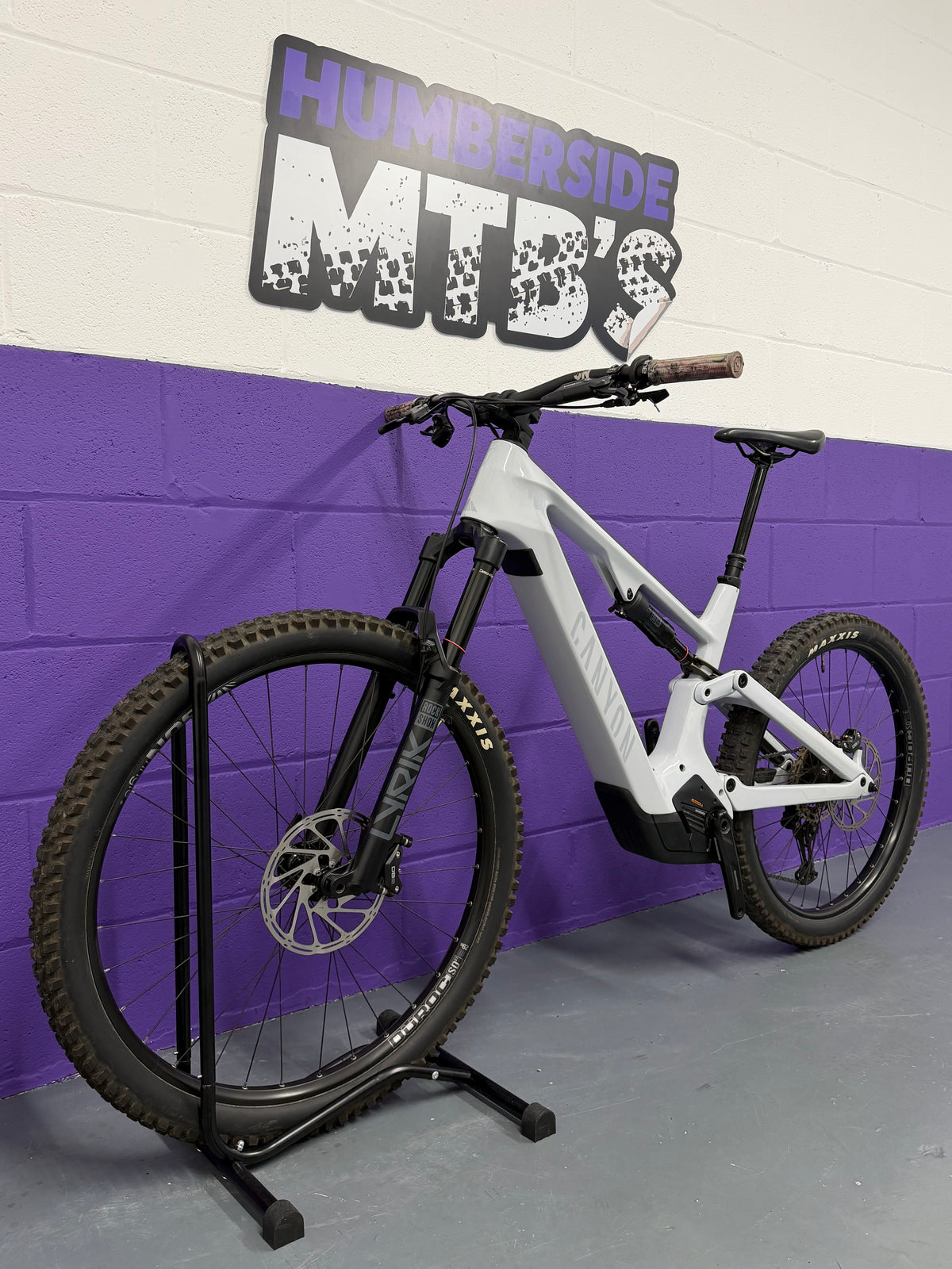 Large / 2024 Canyon Spectral ON CF7 Full Suspension Electric Mountain Bike / EMTB / MTB