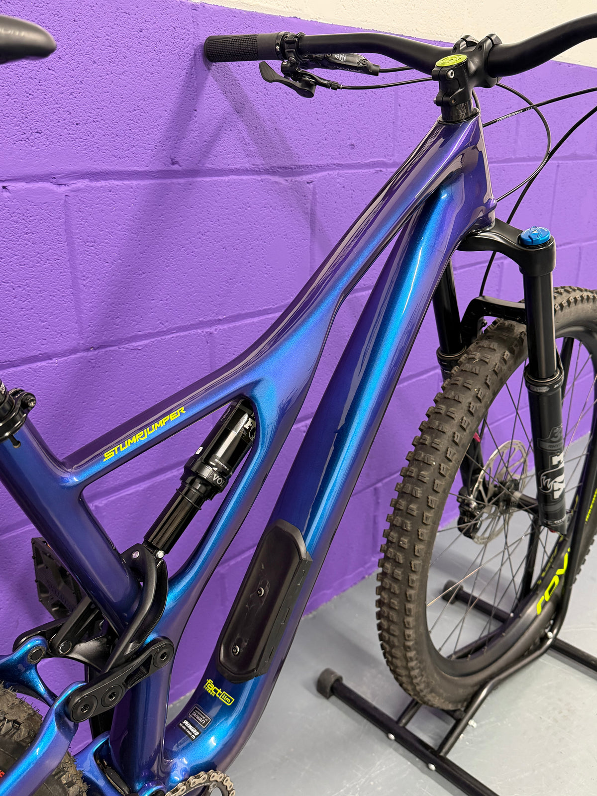 Large / 2019 Specialized StumpJumper Comp Carbon Full Suspension Mountain Bike / MTB