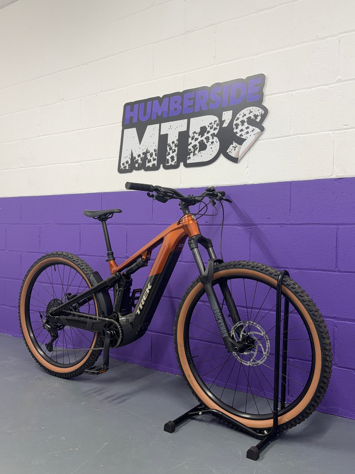 Medium / 2027 Trek Powerfly FS+ 4 - 12 MILES! / EMTB / E-BIKE / MTB