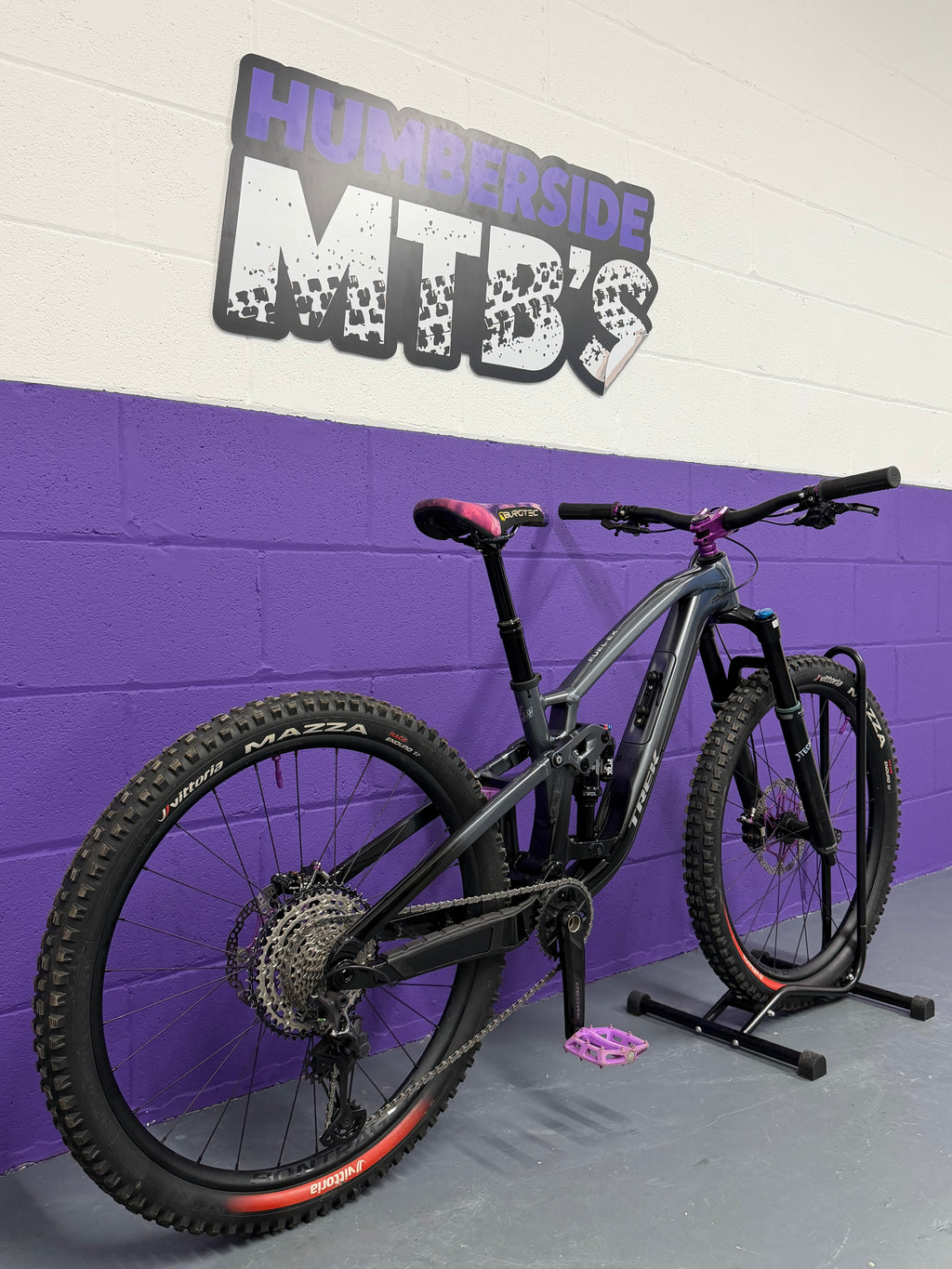 Small / 2023 Fuel EX 8 Gen 6 - UPGRADED Full Suspension Mountain Bike / MTB