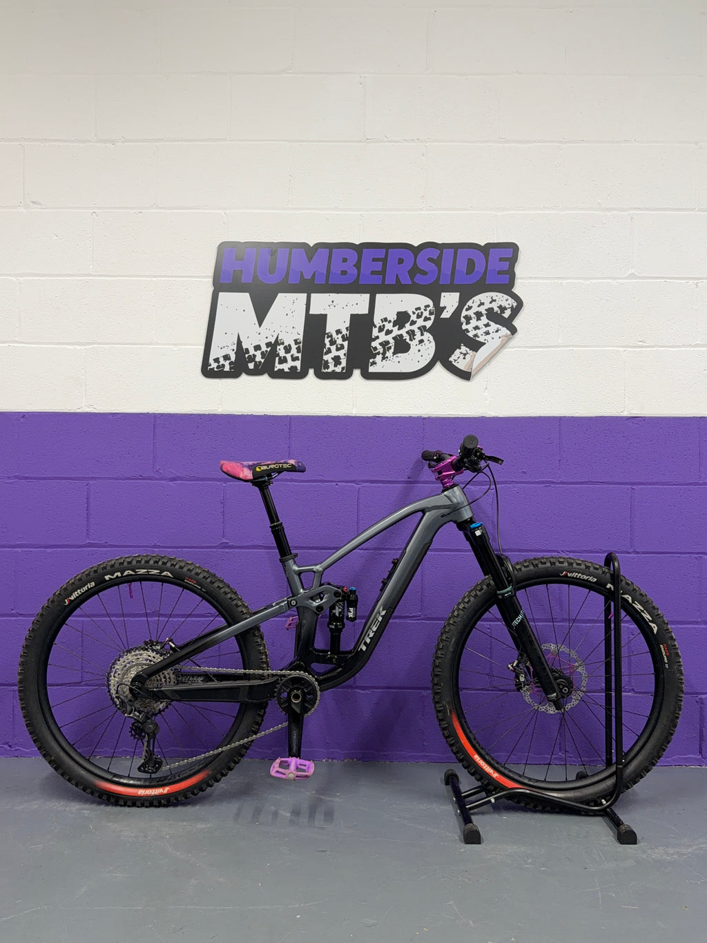 Small / 2023 Fuel EX 8 Gen 6 - UPGRADED Full Suspension Mountain Bike / MTB