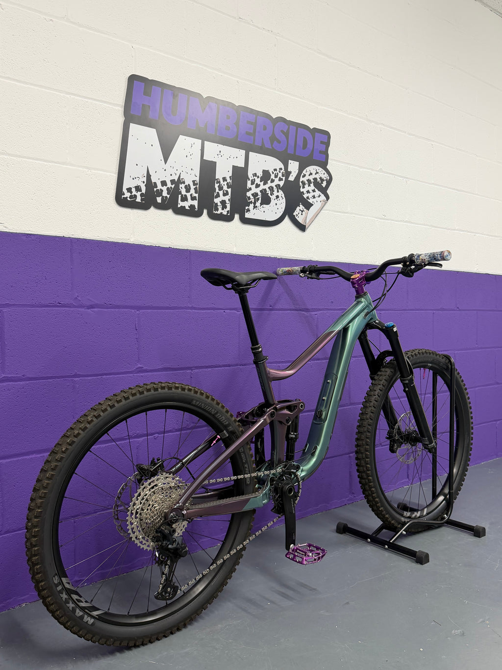 Medium / 2026 Giant Reign 2 / Upgraded - LIKE NEW