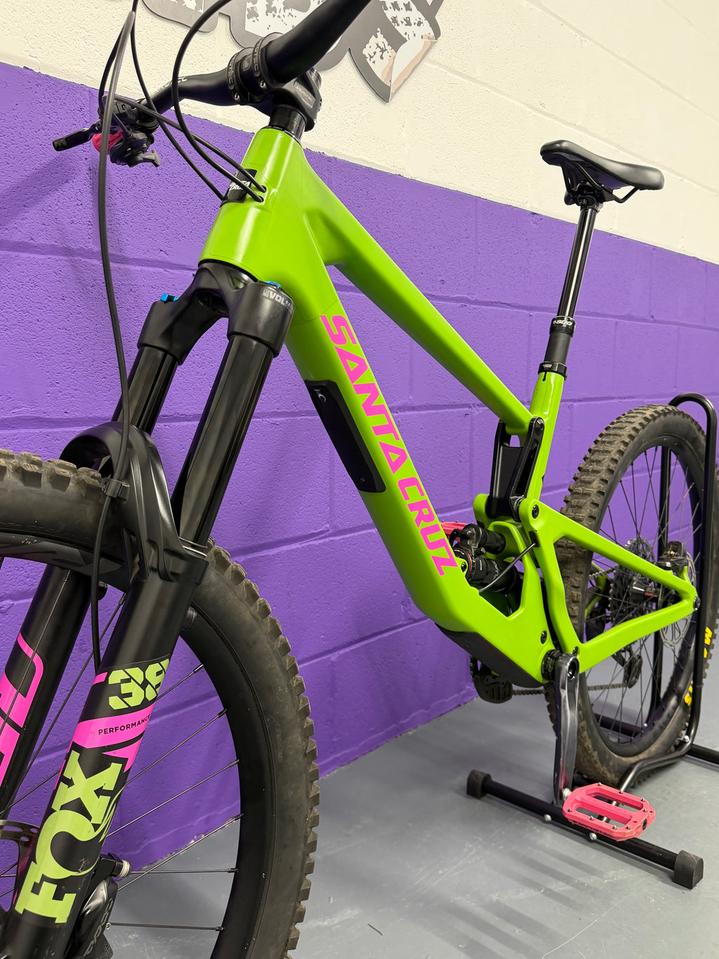 Large / Santa Cruz Nomad CS - Adder Green Full Suspension Mountain Bike / Burgtec / MTB