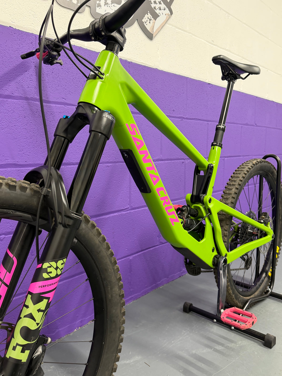 Large / Santa Cruz Nomad CS - Adder Green Full Suspension Mountain Bike / Burgtec / MTB