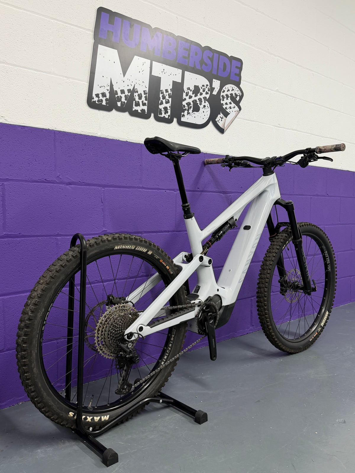 Large / 2024 Canyon Spectral ON CF7 Full Suspension Electric Mountain Bike / EMTB / MTB